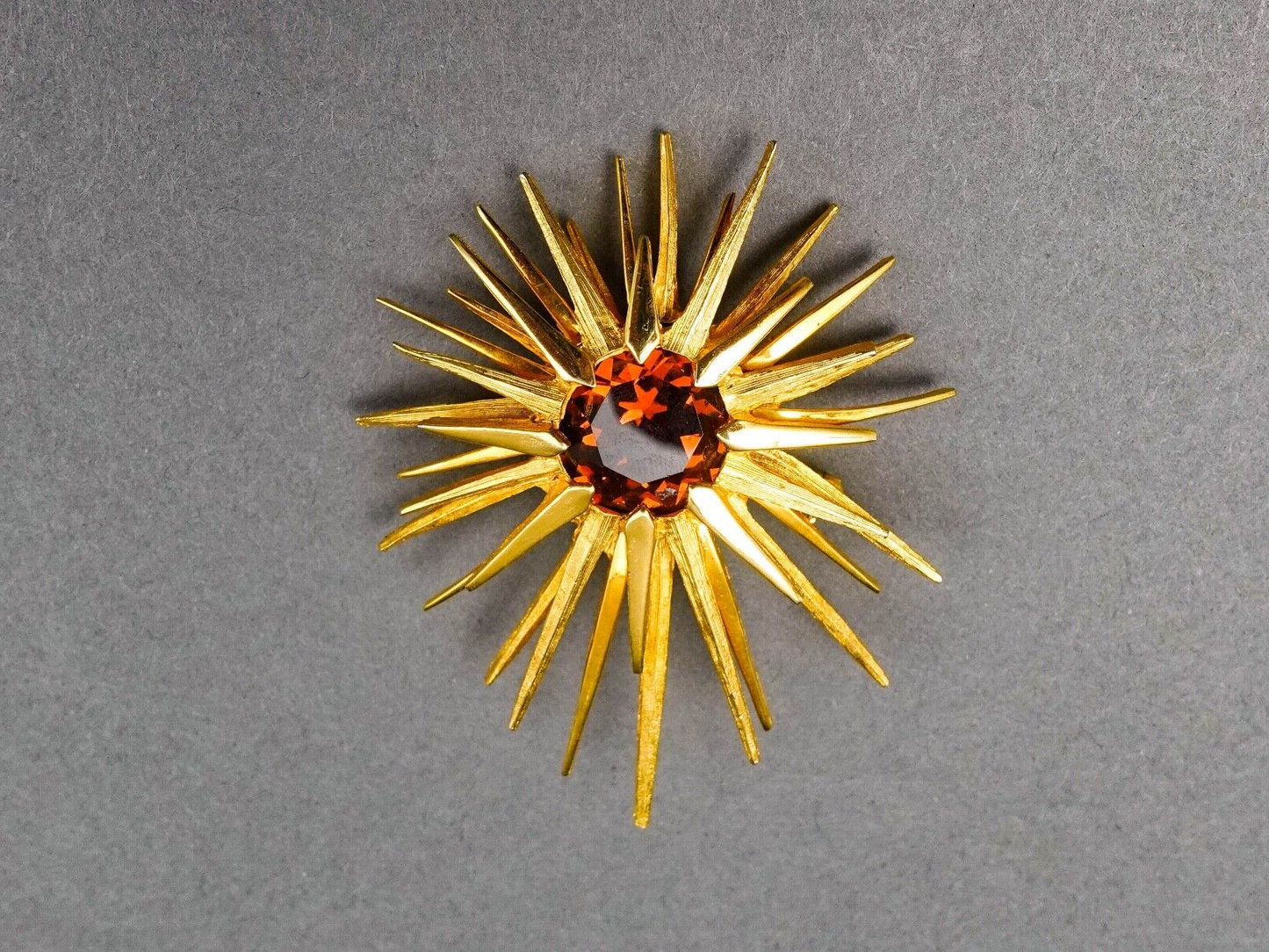 Schaperelli Signed Vintage Starburst Star Gold Tone Amber Brooch Pin