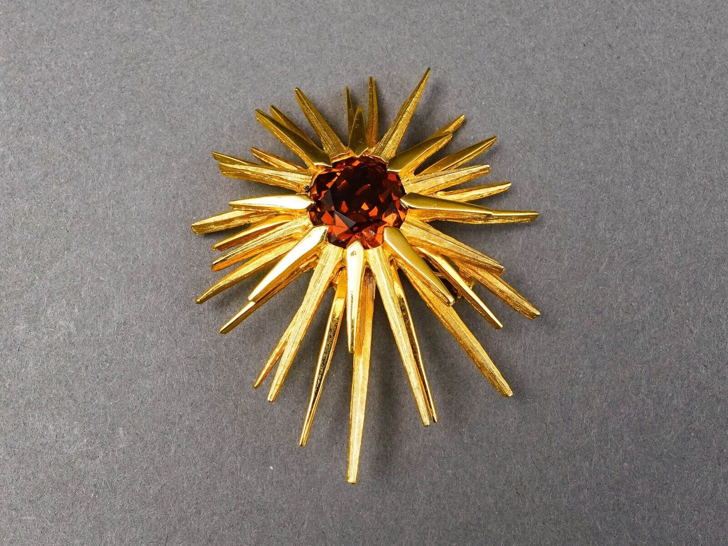 Schaperelli Signed Vintage Starburst Star Gold Tone Amber Brooch Pin