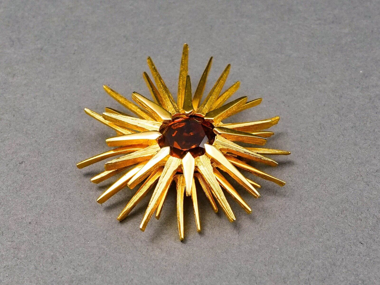 Schaperelli Signed Vintage Starburst Star Gold Tone Amber Brooch Pin