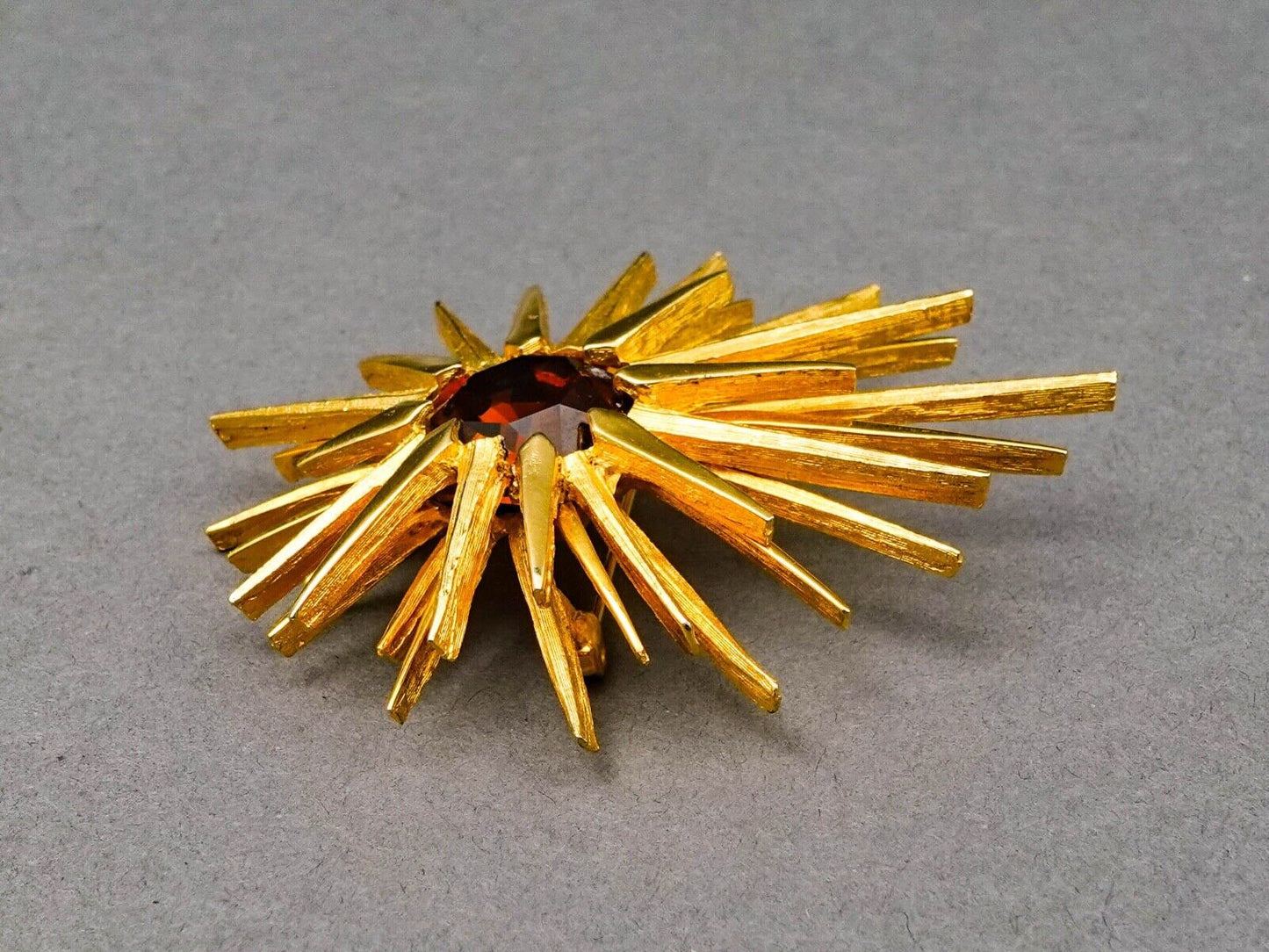 Schaperelli Signed Vintage Starburst Star Gold Tone Amber Brooch Pin