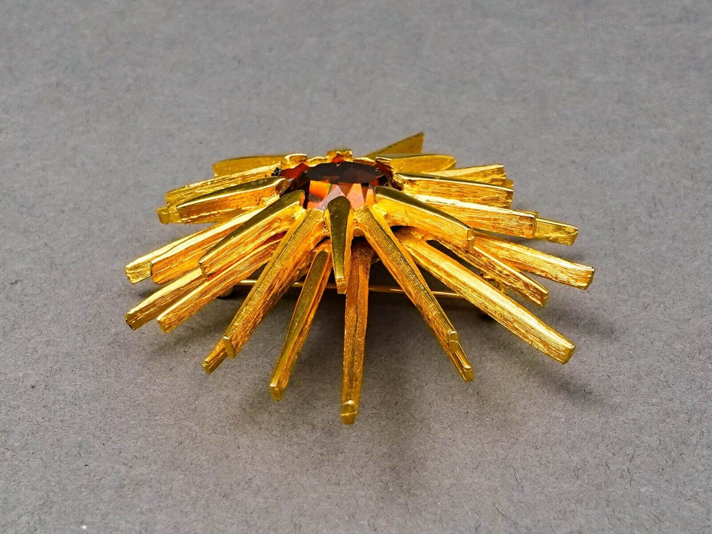 Schaperelli Signed Vintage Starburst Star Gold Tone Amber Brooch Pin