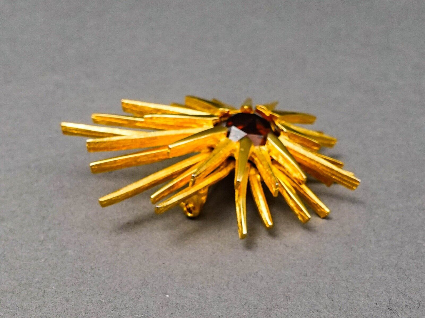 Schaperelli Signed Vintage Starburst Star Gold Tone Amber Brooch Pin