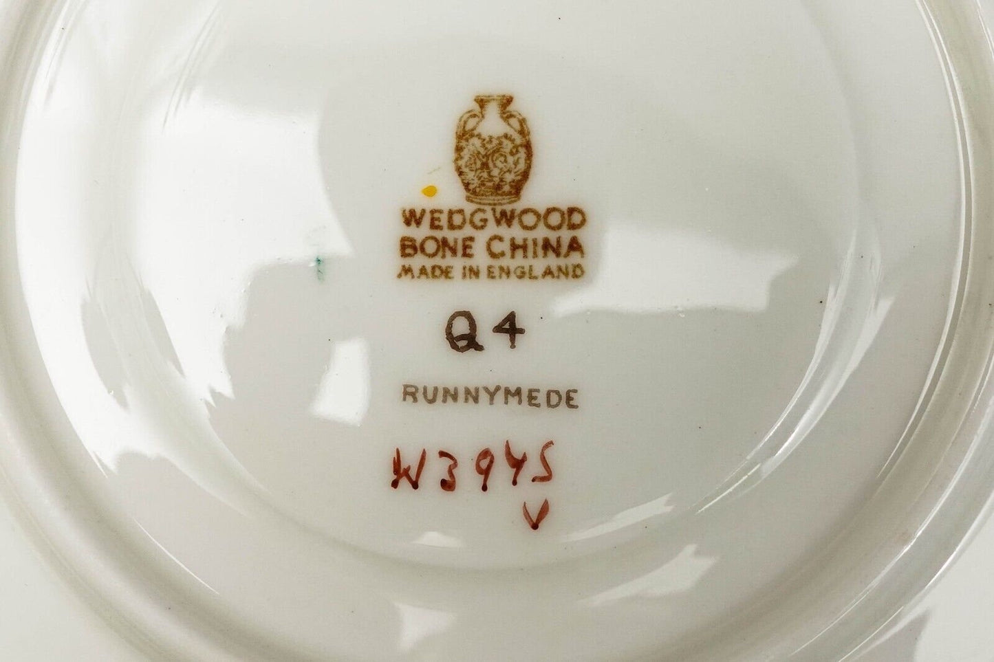 Wedgwood England Runnymede Cream Bone China Cream Soup Bowls & Saucers Set Of 4