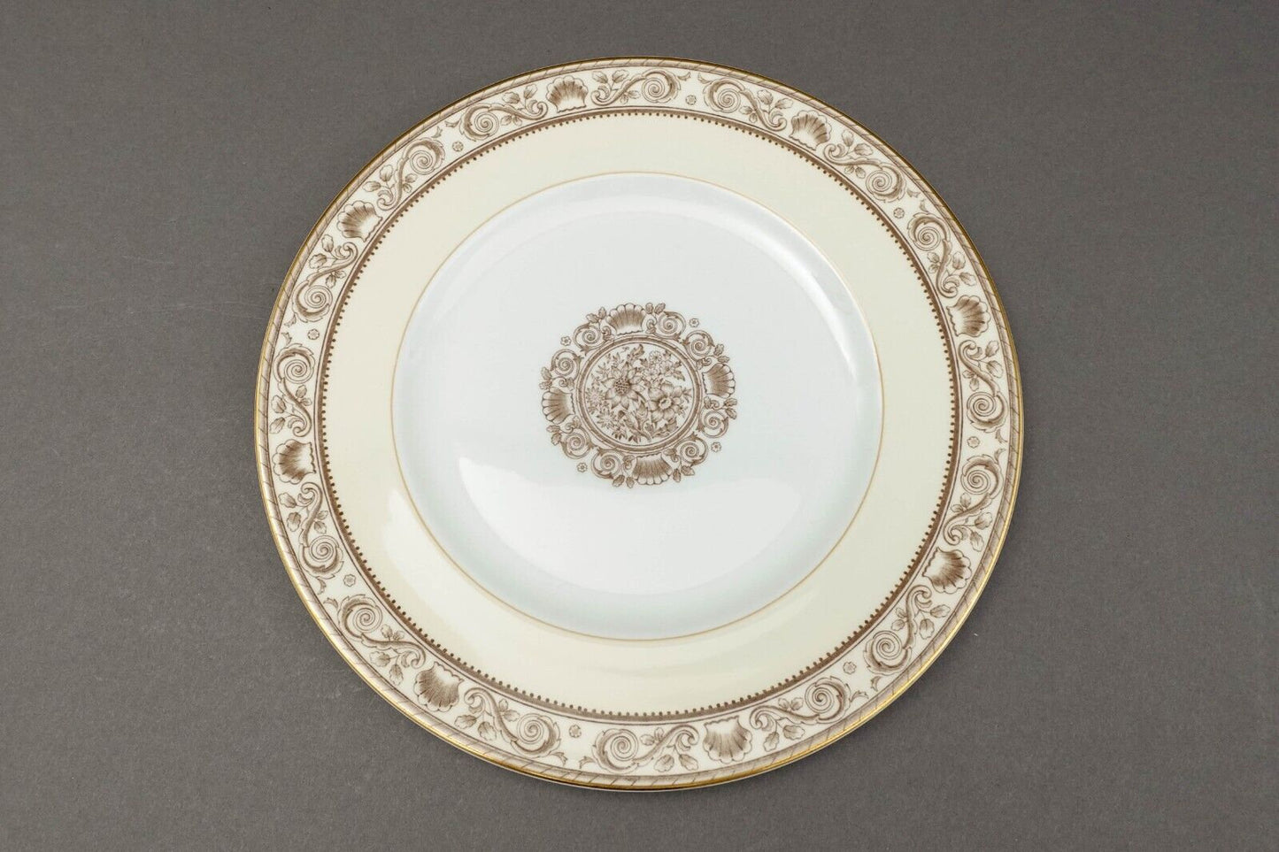 Wedgwood England Runnymede Cream Bone China 10 1/2" Dinner Plate Set Of 4