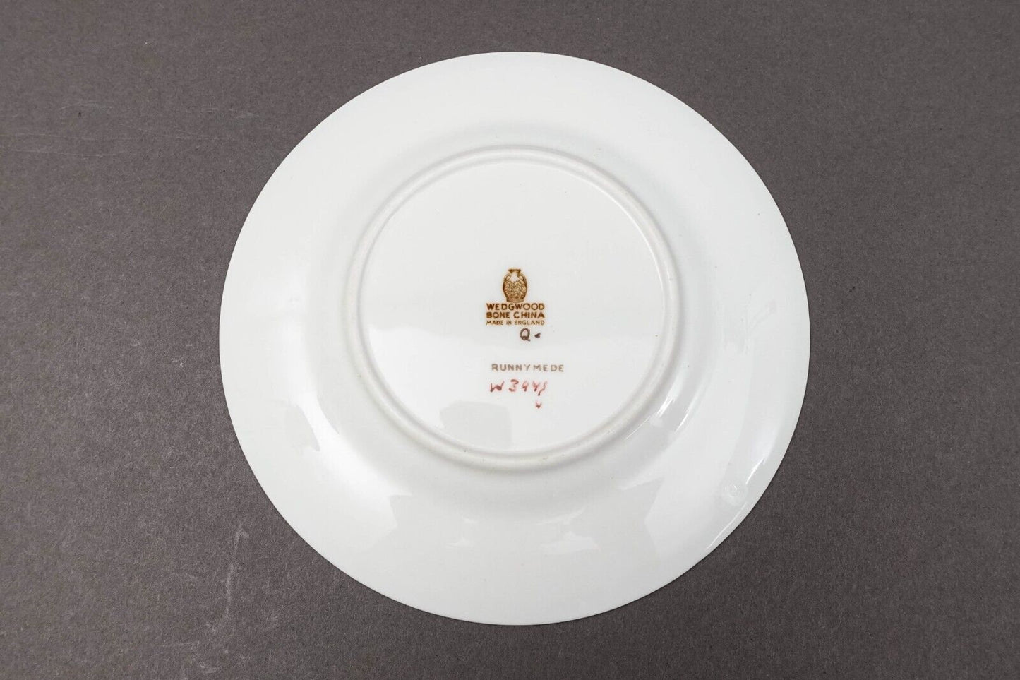 Wedgwood England Runnymede Cream Bone China 6" Bread Butter Plate Set Of 6