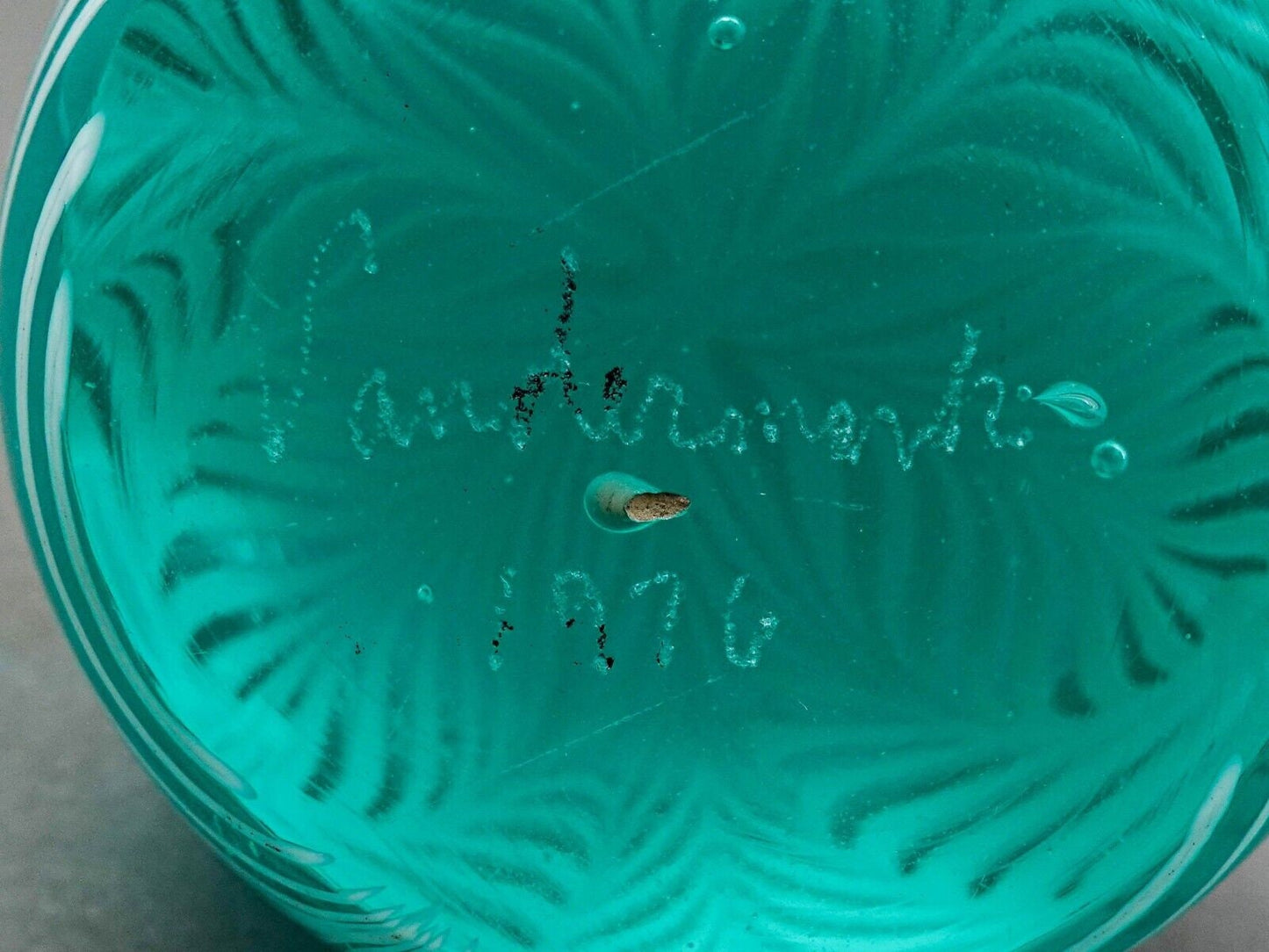 Vandermark 1976 Signed Green & White Pulled Feather Art Glass Paperweight