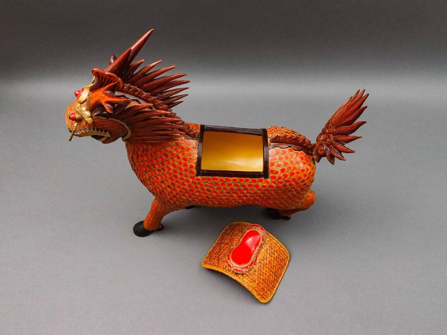 Shanghai Handicrafts Vintage Lacquer Wicker Bamboo Longma Dragon Basket (Read)