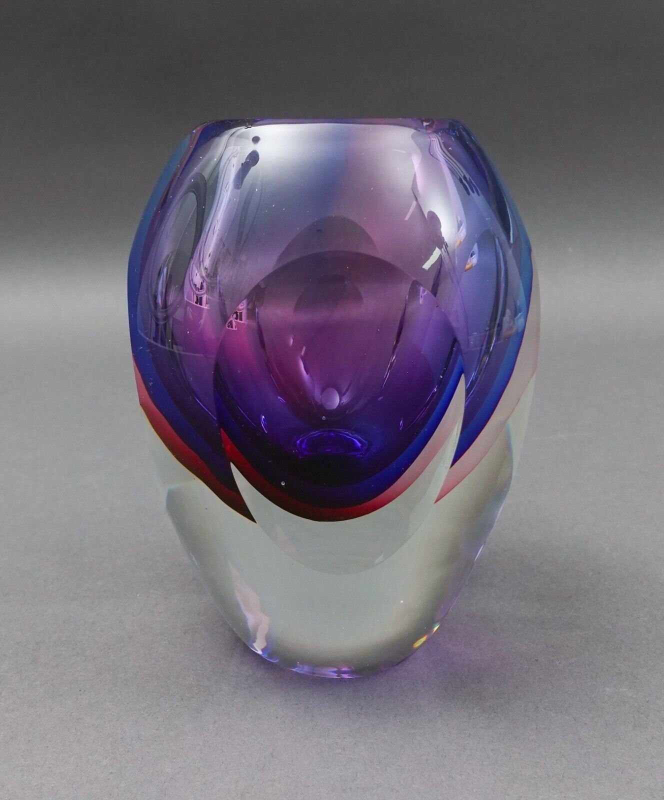 Flavio Poli Seguso Murano Sommerso Faceted Glass Vase 5 1/2"