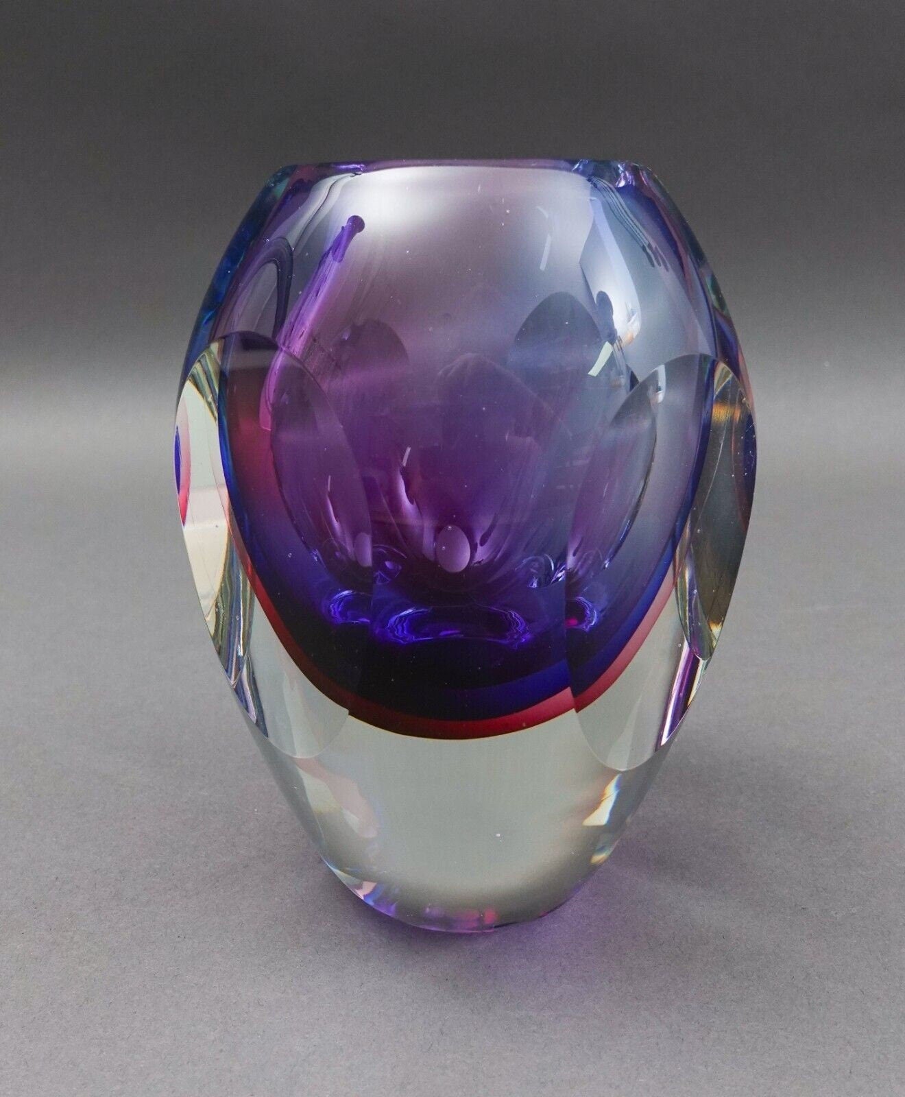 Flavio Poli Seguso Murano Sommerso Faceted Glass Vase 5 1/2"