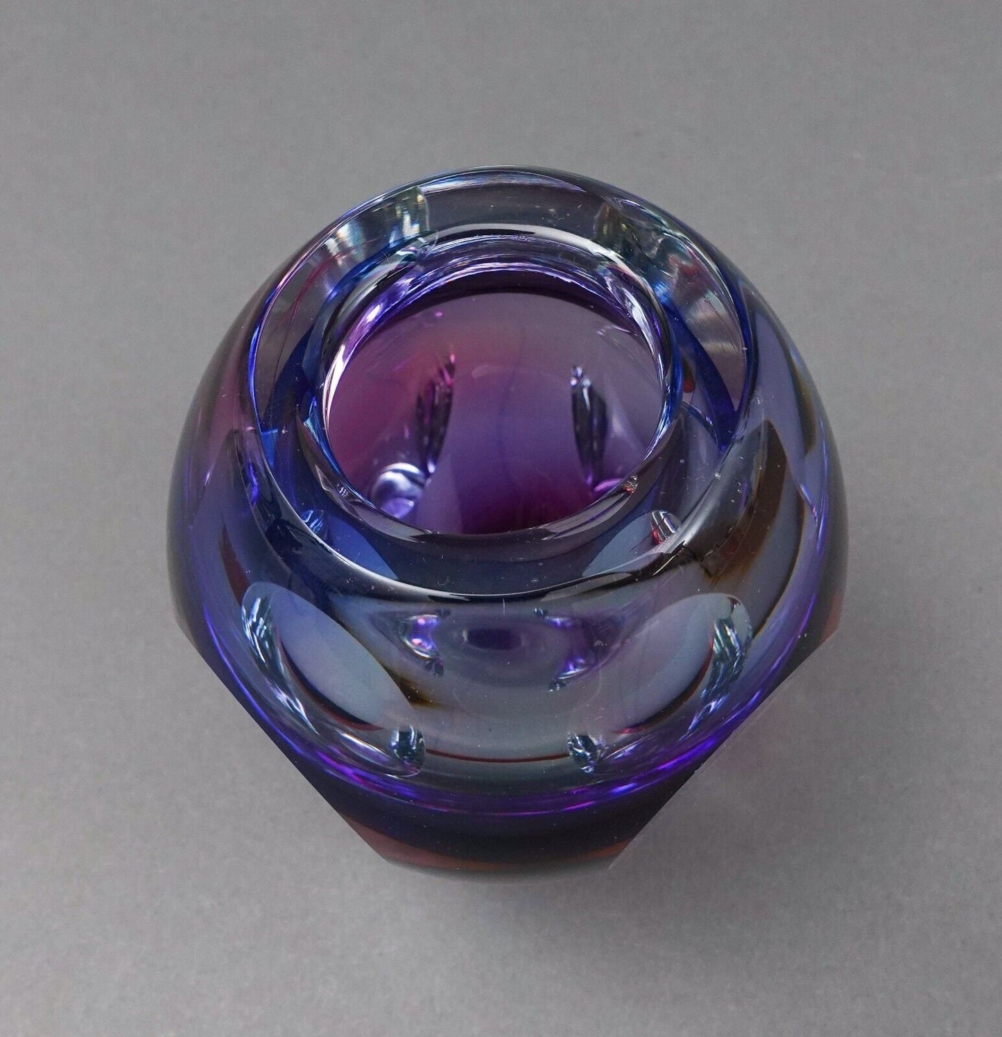 Flavio Poli Seguso Murano Sommerso Faceted Glass Vase 5 1/2"