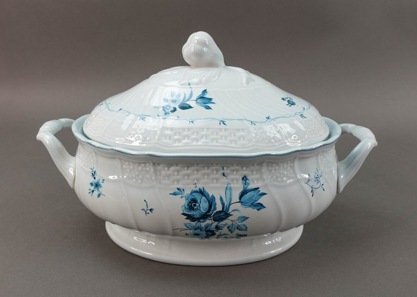 Mikasa Japan Precious Blue Sheffield D2502 Blue Floral Tureen With Lid