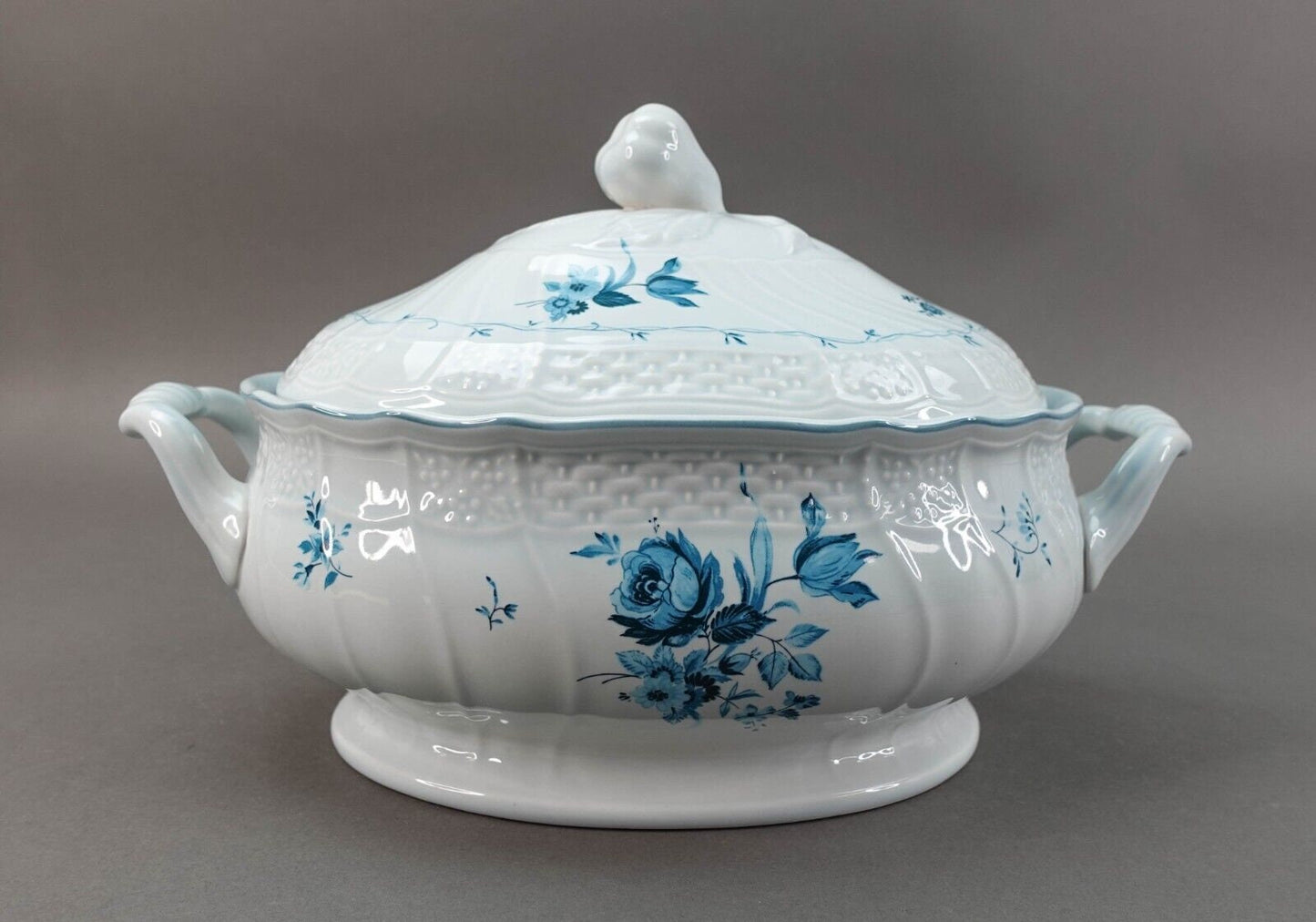 Mikasa Japan Precious Blue Sheffield D2502 Blue Floral Tureen With Lid