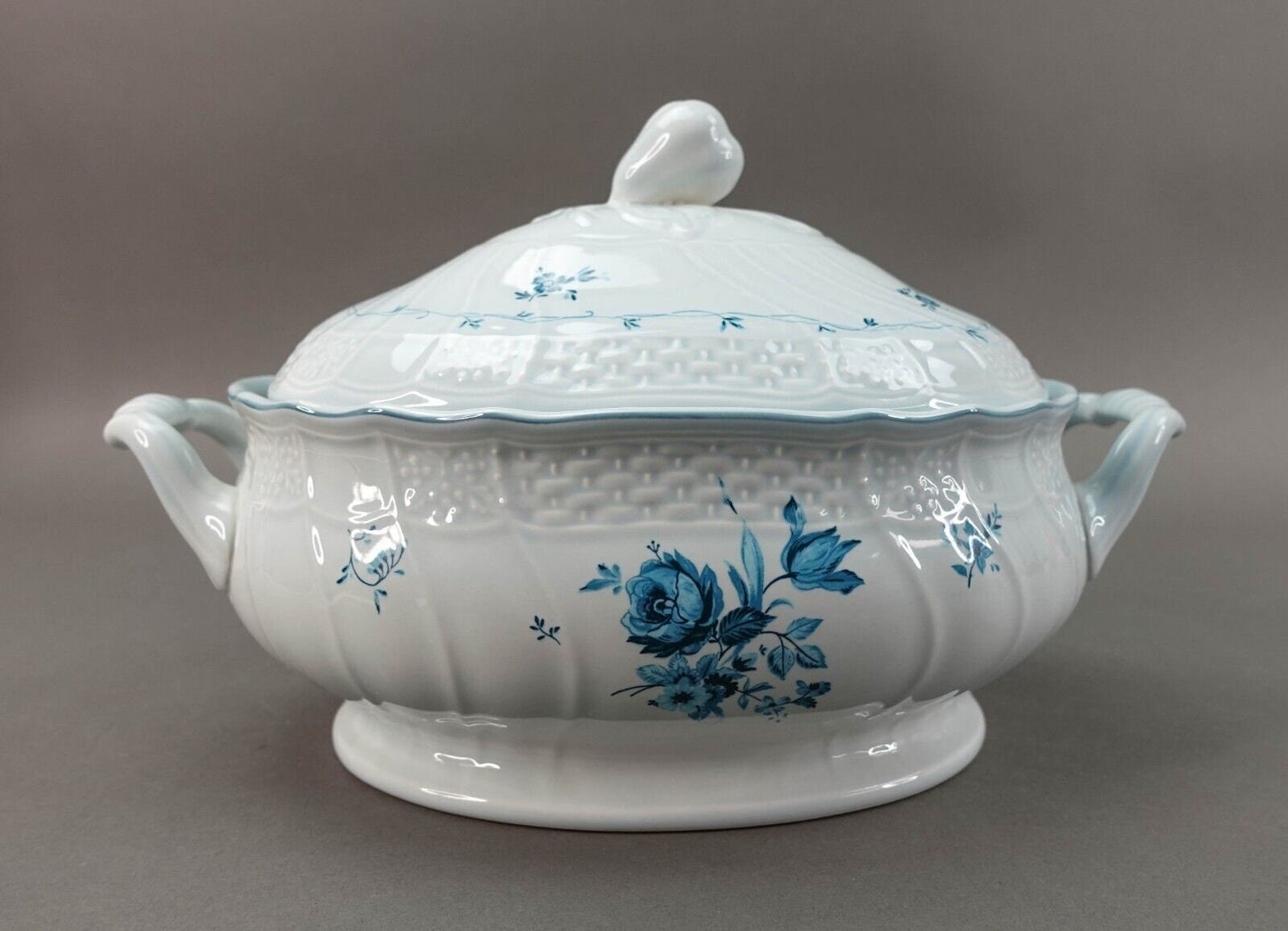 Mikasa Japan Precious Blue Sheffield D2502 Blue Floral Tureen With Lid