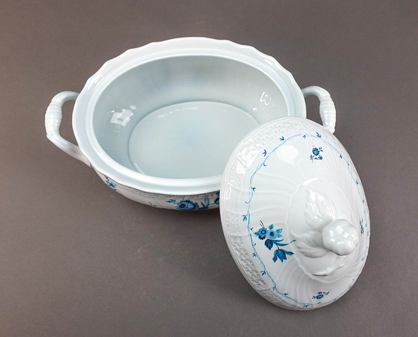 Mikasa Japan Precious Blue Sheffield D2502 Blue Floral Tureen With Lid