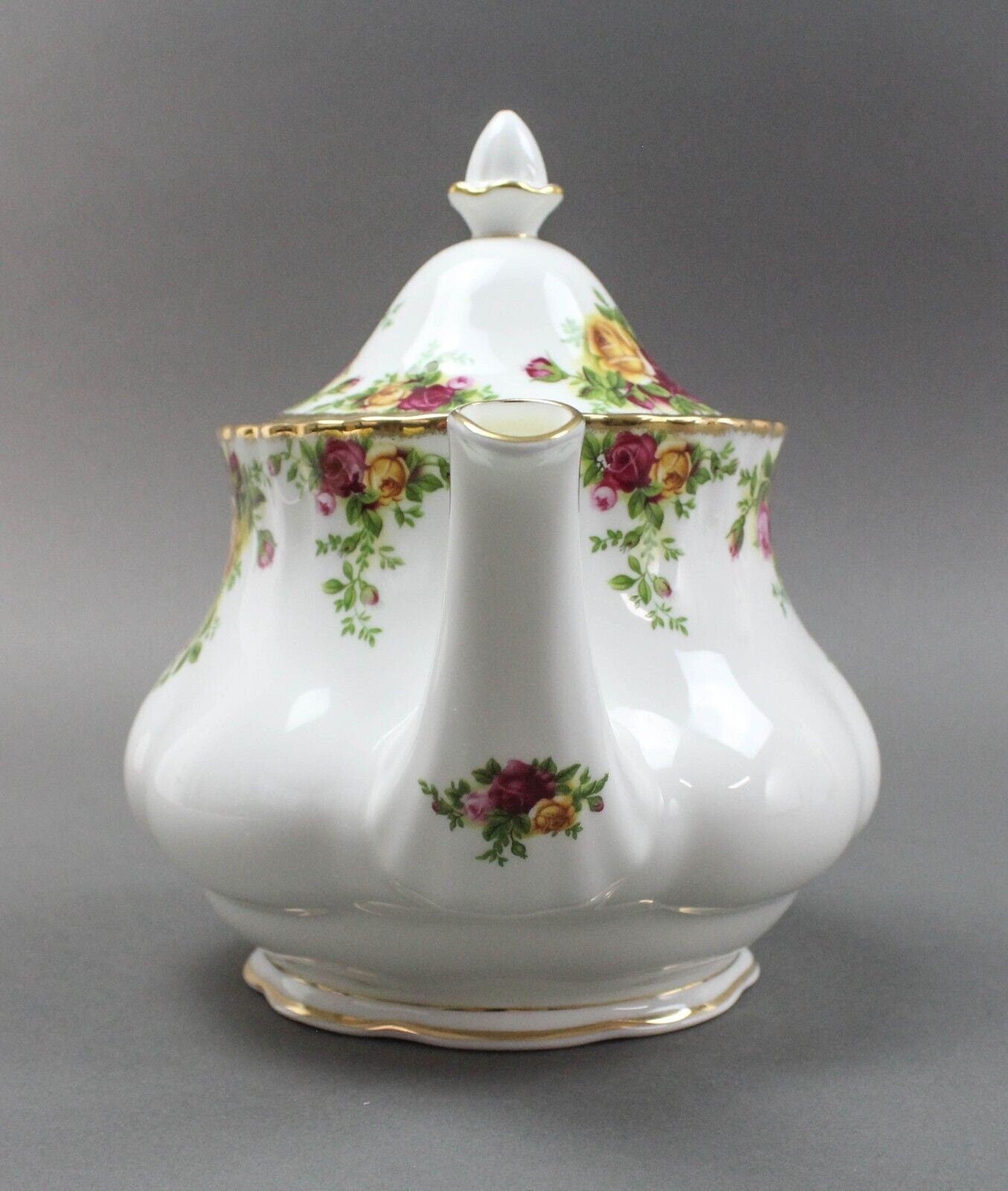 Royal Albert England Bone China Old Country Roses Large Teapot With Gold Trim