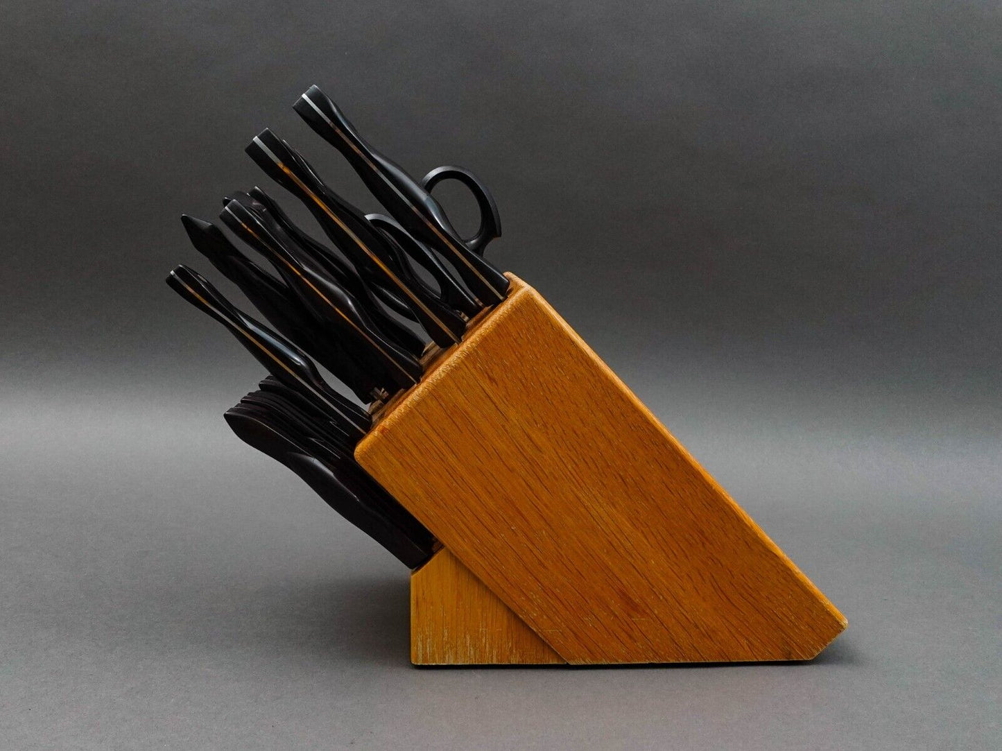Cutco USA Kitchen Cutlery Knife Set 19 Piece Plus Oak Wood Block Stand