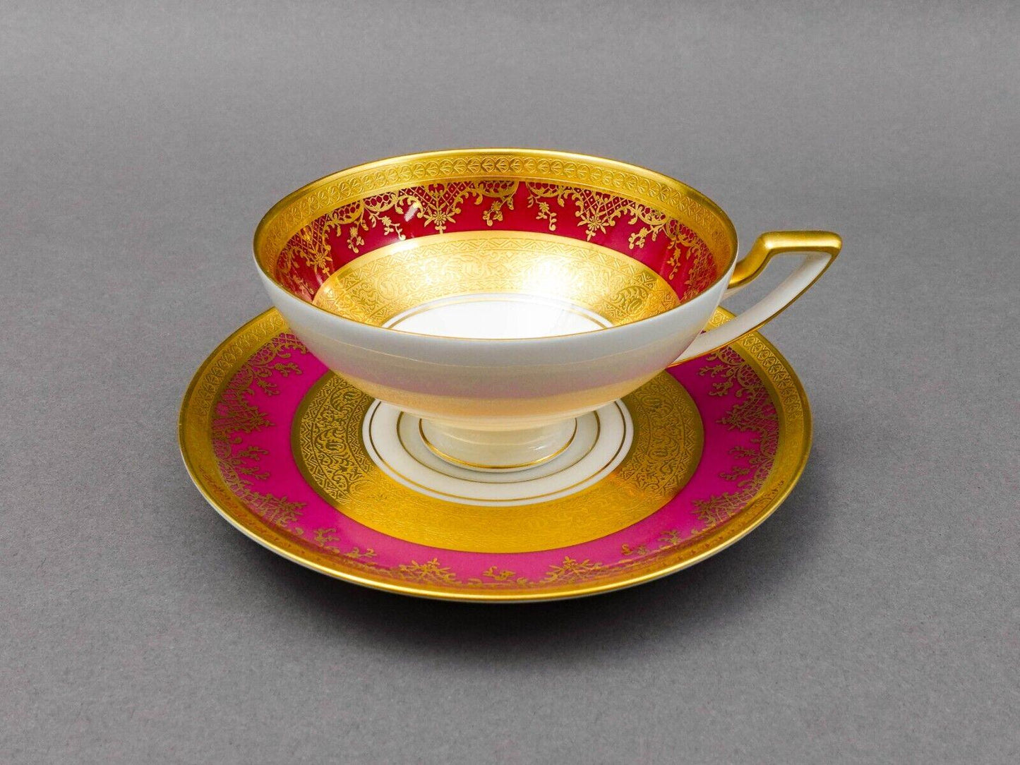 DW Porzellan Karlsbader Wertarbeit Fuchsia Gold Encrusted Cup & Saucer Set Of 4