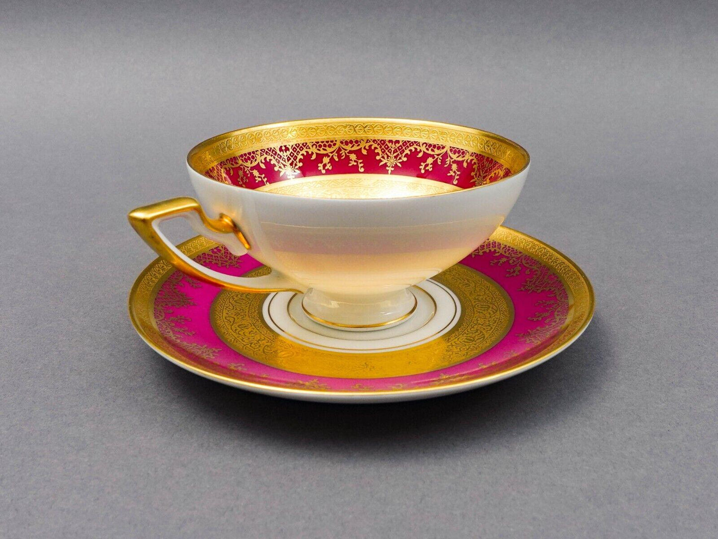 DW Porzellan Karlsbader Wertarbeit Fuchsia Gold Encrusted Cup & Saucer Set Of 4
