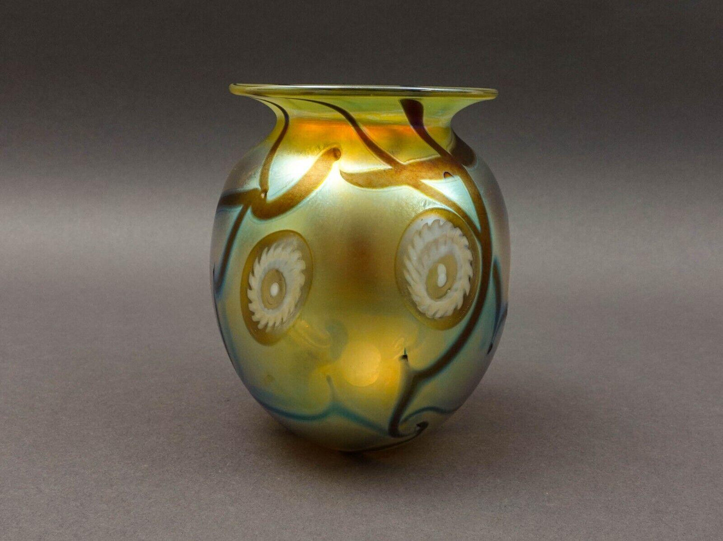 Robert Eickholt 1995 Iridescent Gold Aurene Art Glass Sea Anemone Flower Vase 5"