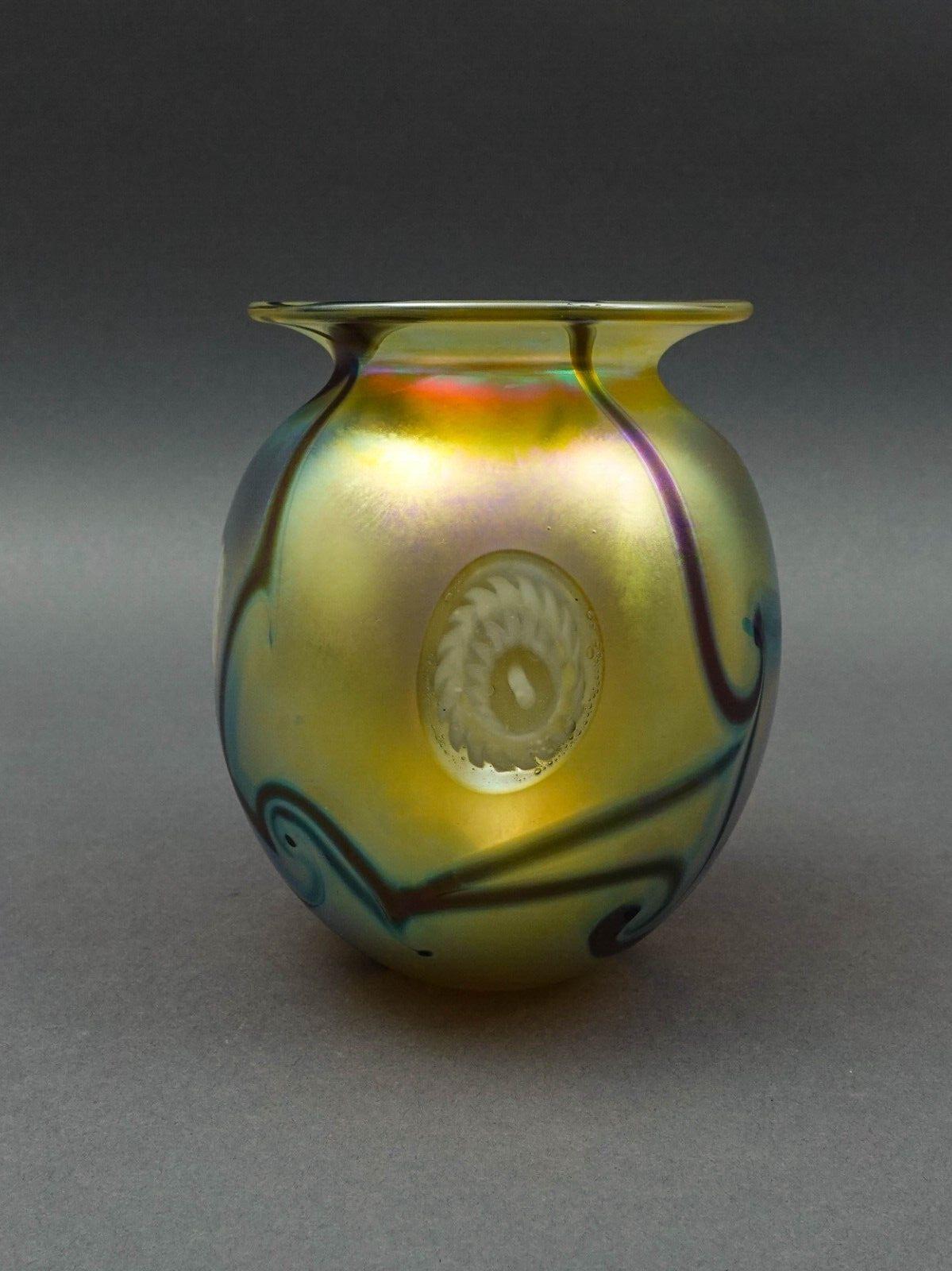 Robert Eickholt 1995 Iridescent Gold Aurene Art Glass Sea Anemone Flower Vase 5"