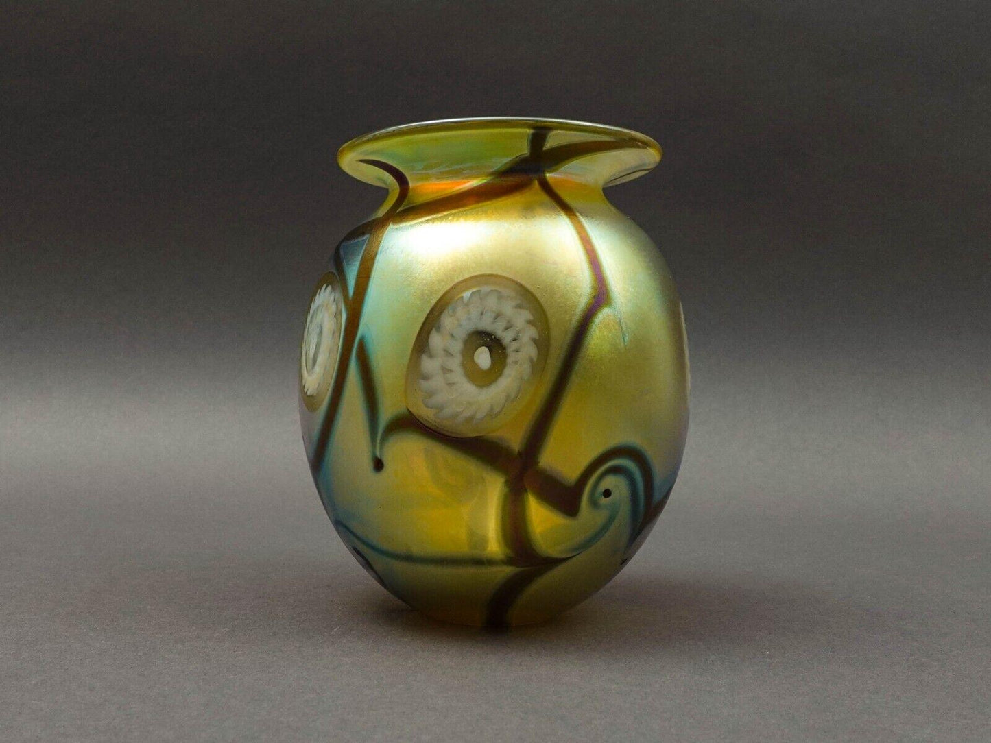 Robert Eickholt 1995 Iridescent Gold Aurene Art Glass Sea Anemone Flower Vase 5"