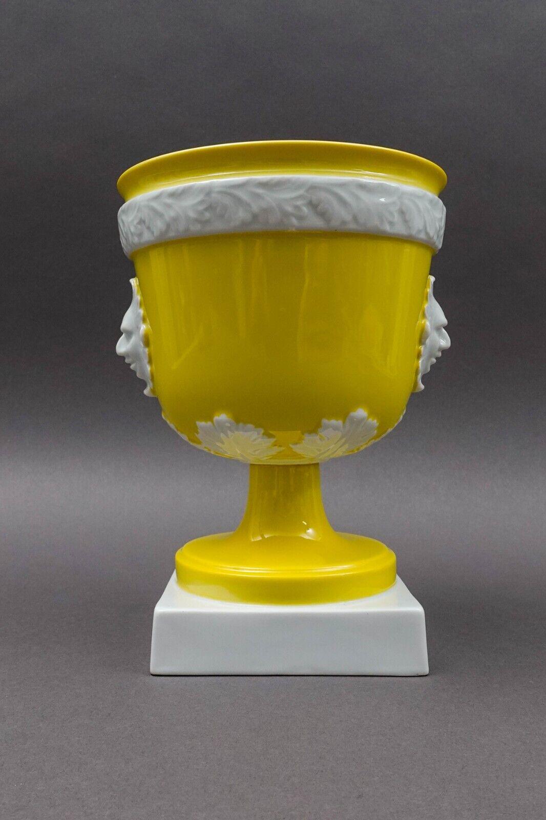 Vista Alegre Portugal Mottahedeh Yellow Pedestal Cache Pot Planter Jardiniere