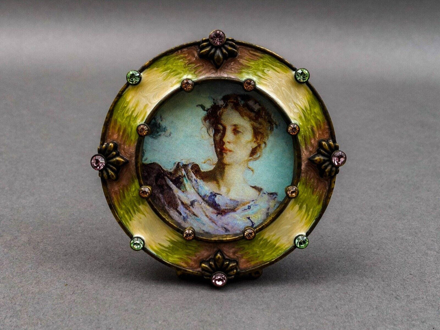 Jay Strongwater Swarovski Crystals Enameled Round MIni Photo Picture Frame 3"