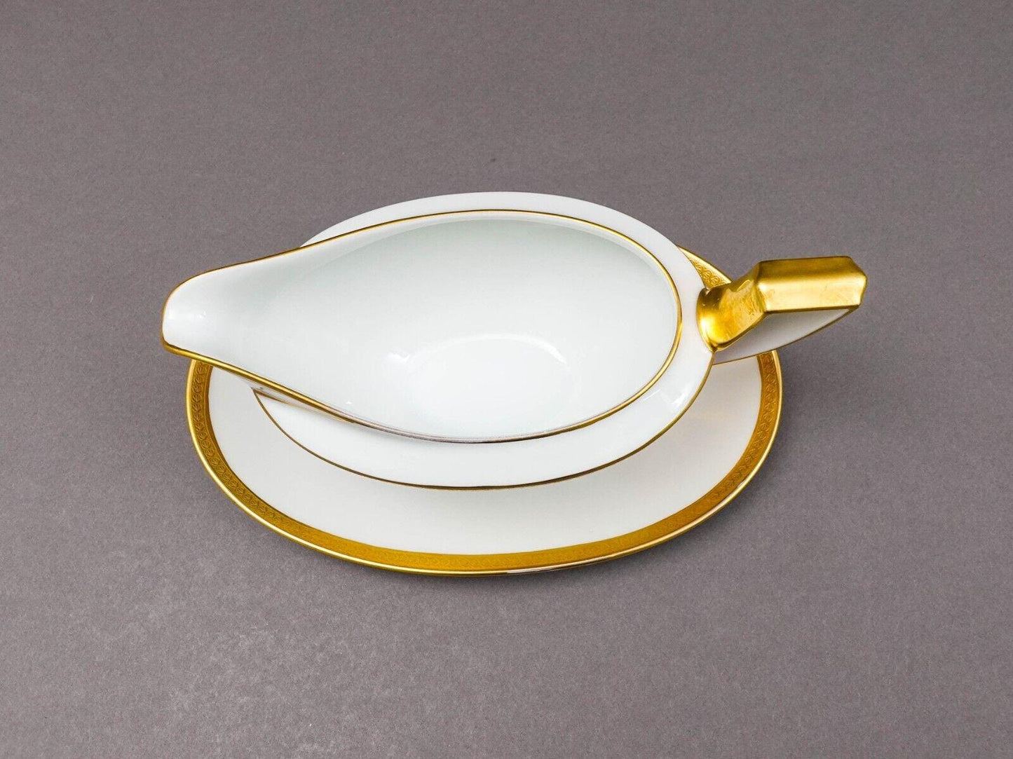 DW Porzellan Karlsbader Wertarbeit Germany Fuchsia Gold Encrusted Gravy Boat