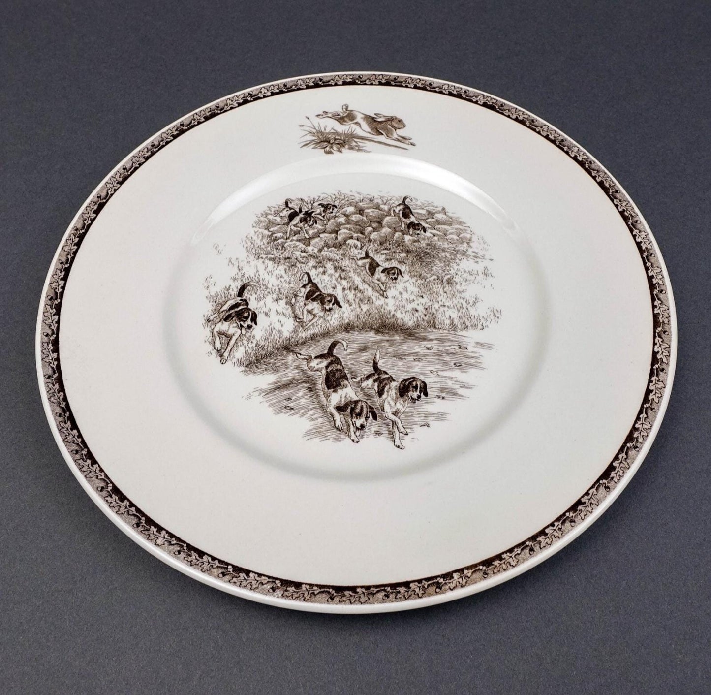 Wedgwood England Sporting Dog "A Hot Scent" Beagles Plate Marguerite Kirmse