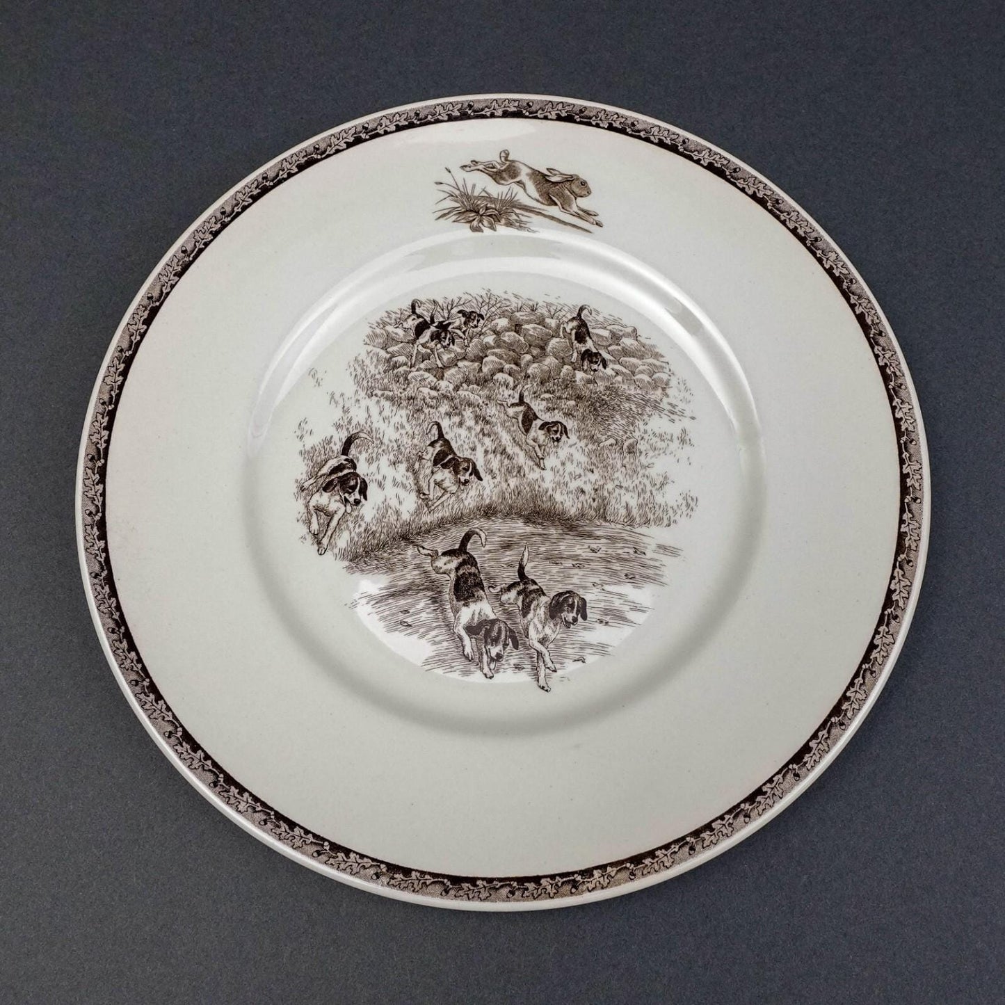Wedgwood England Sporting Dog "A Hot Scent" Beagles Plate Marguerite Kirmse