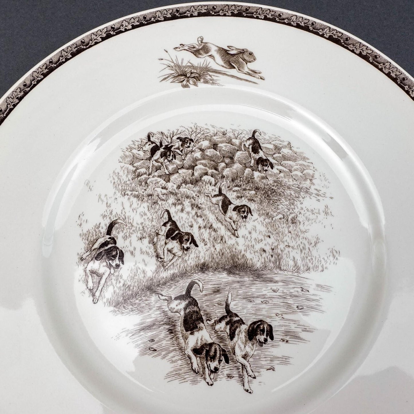 Wedgwood England Sporting Dog "A Hot Scent" Beagles Plate Marguerite Kirmse