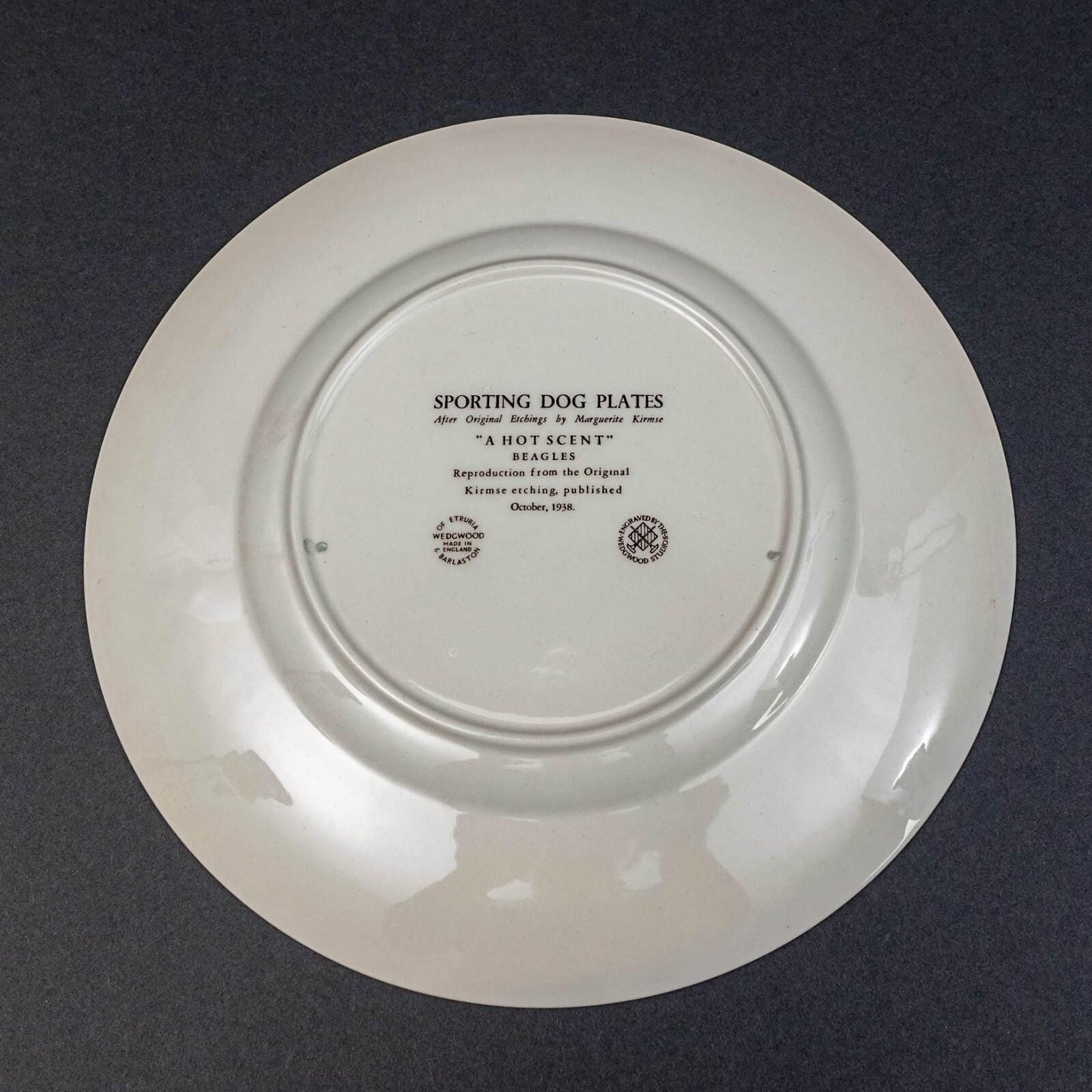 Wedgwood England Sporting Dog "A Hot Scent" Beagles Plate Marguerite Kirmse
