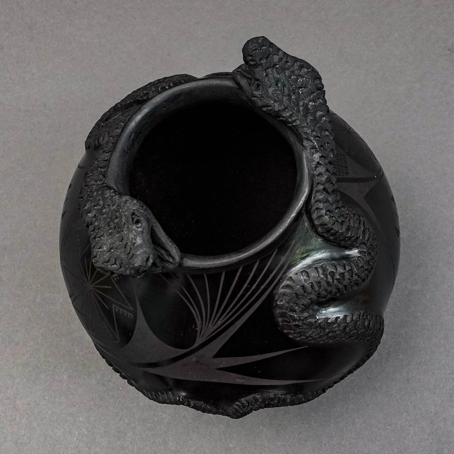 Rito Talavera Quezada Mata Ortiz Rattle Snake Casa Grandes Pottery Vase 6.5"