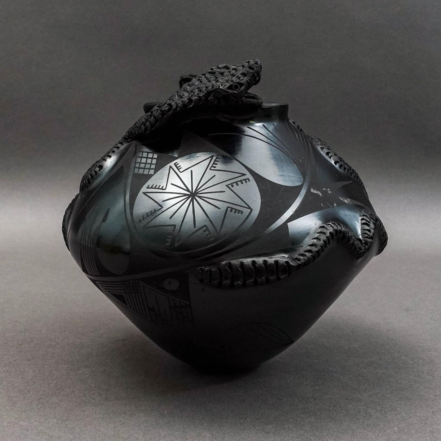 Rito Talavera Quezada Mata Ortiz Rattle Snake Casa Grandes Pottery Vase 6.5"