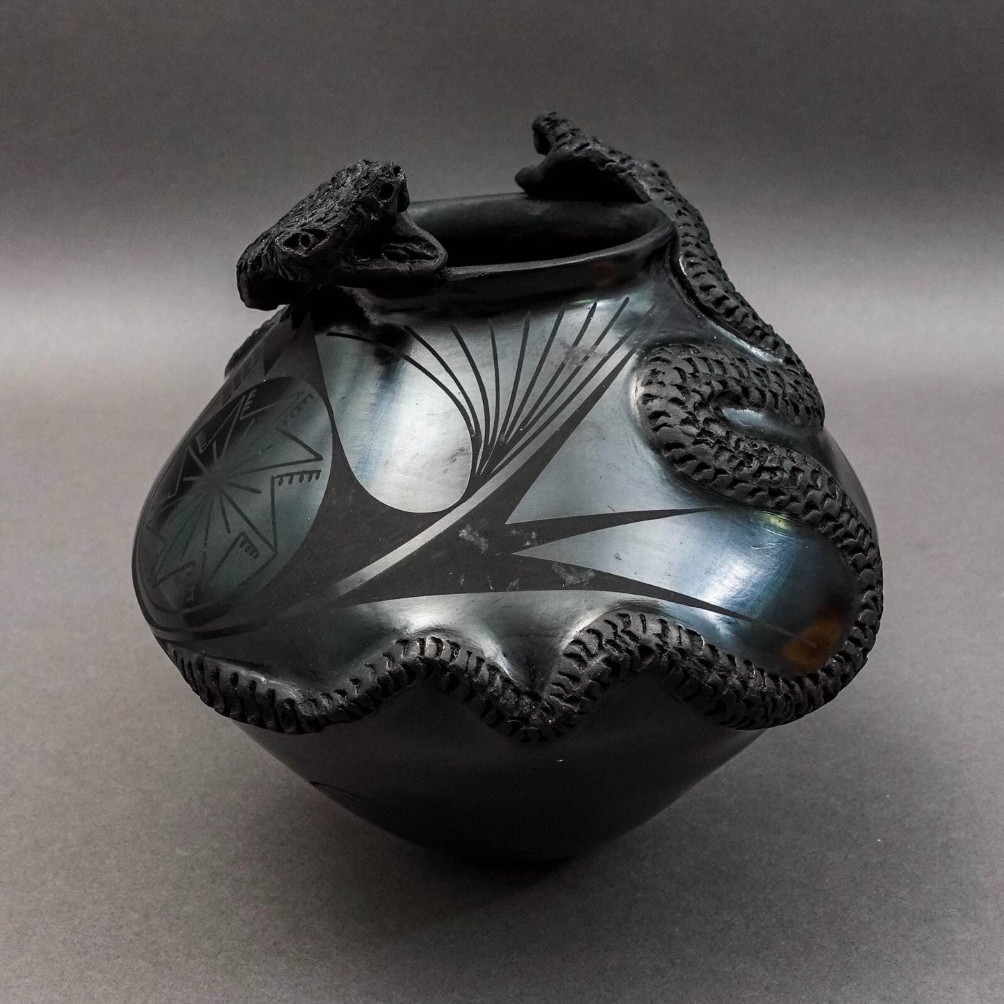 Rito Talavera Quezada Mata Ortiz Rattle Snake Casa Grandes Pottery Vase 6.5"