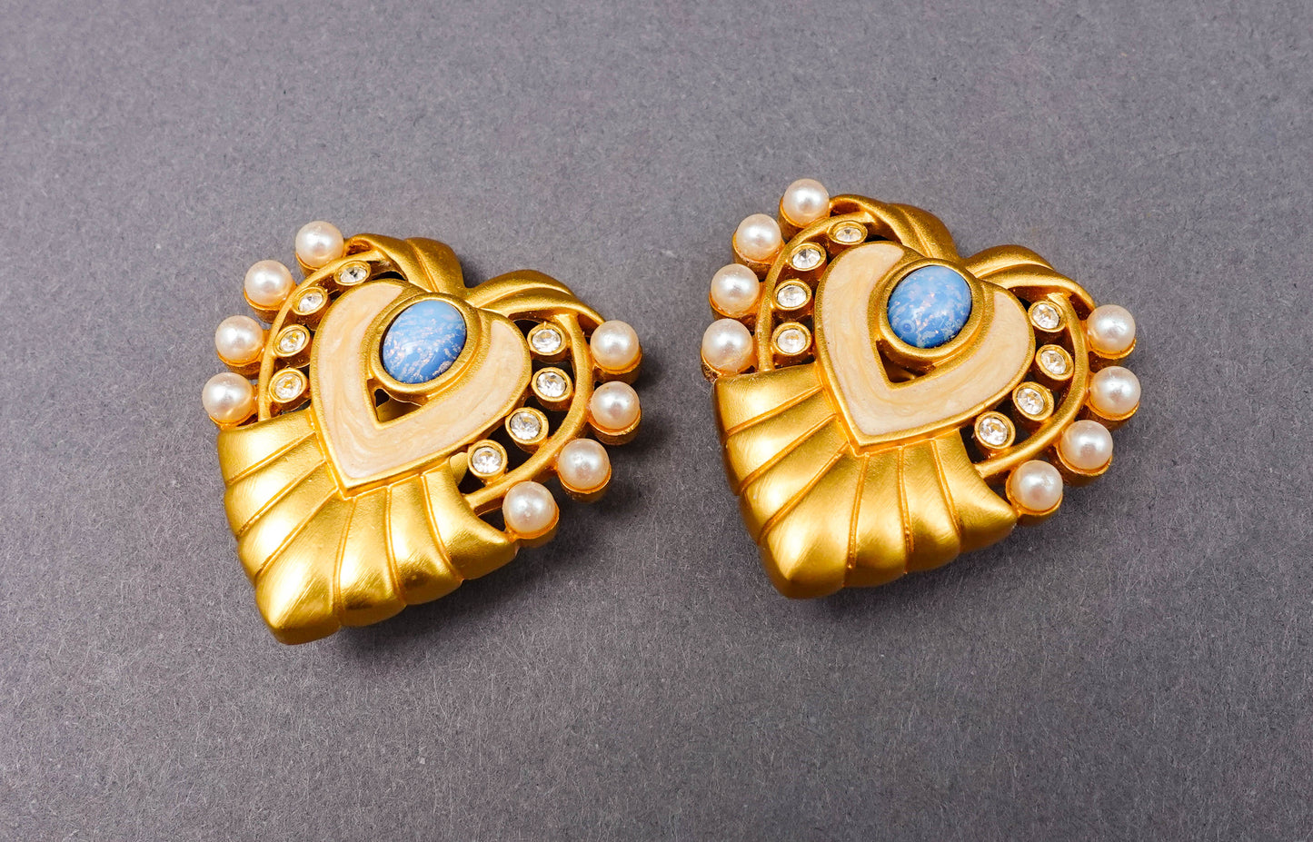 Elizabeth Taylor Avon Vintage Heart Of Hollywood Gold Tone Pearls Clip Earrings
