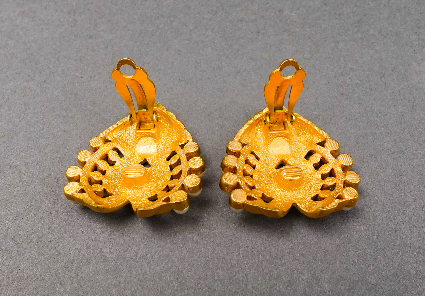 Elizabeth Taylor Avon Vintage Heart Of Hollywood Gold Tone Pearls Clip Earrings