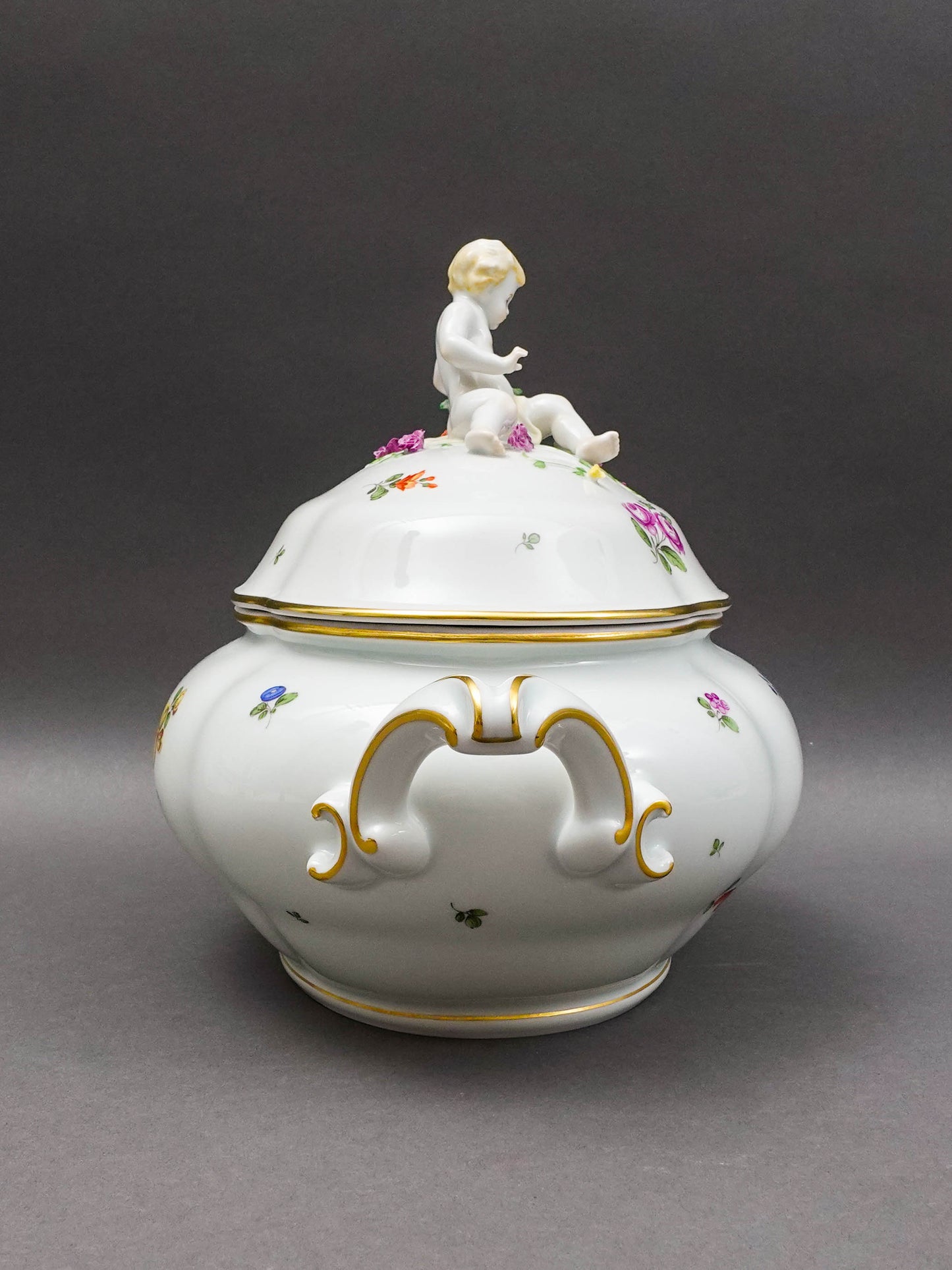 Augarten Wien Austria Floral Gold Gilt Porcelain Large Oval Covered Soup Tureen