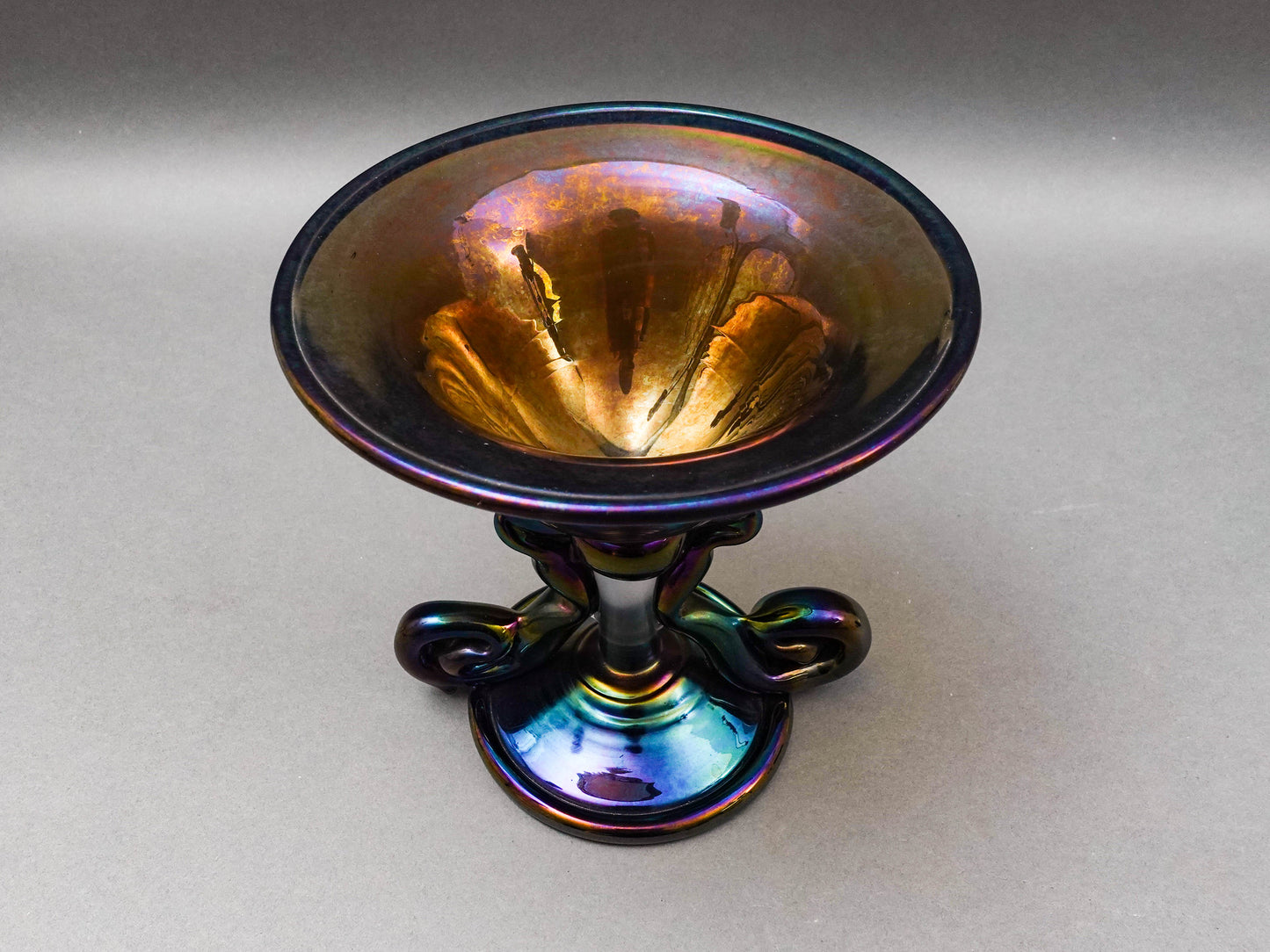 Kim Newcomb 1973 Signed Iridescent Art Glass Vase Pedestal Bowl Compote