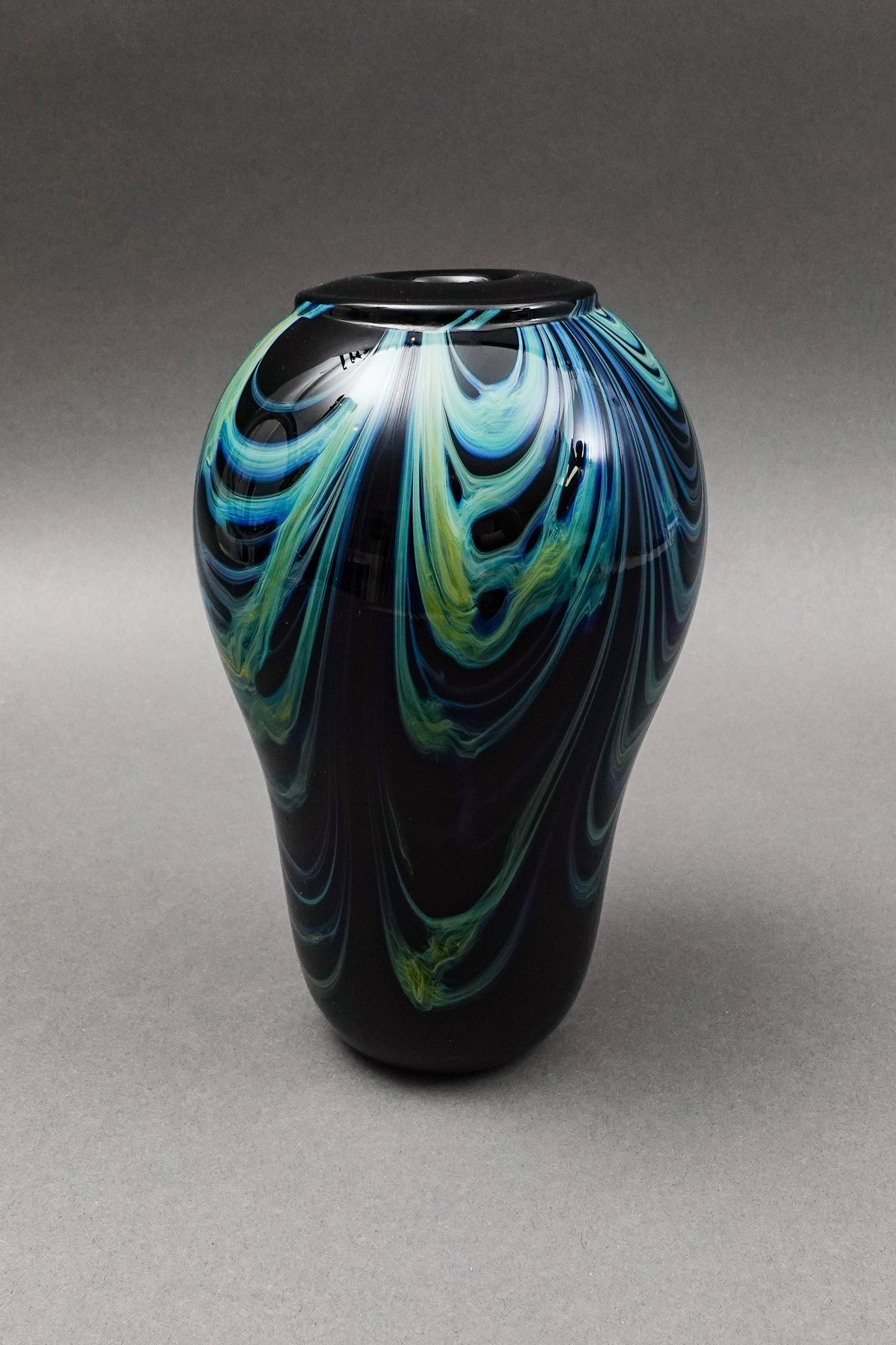 William Worcester Signed 1975 Hawaiian Maui Studio Art Glass Vase 7 5/8"