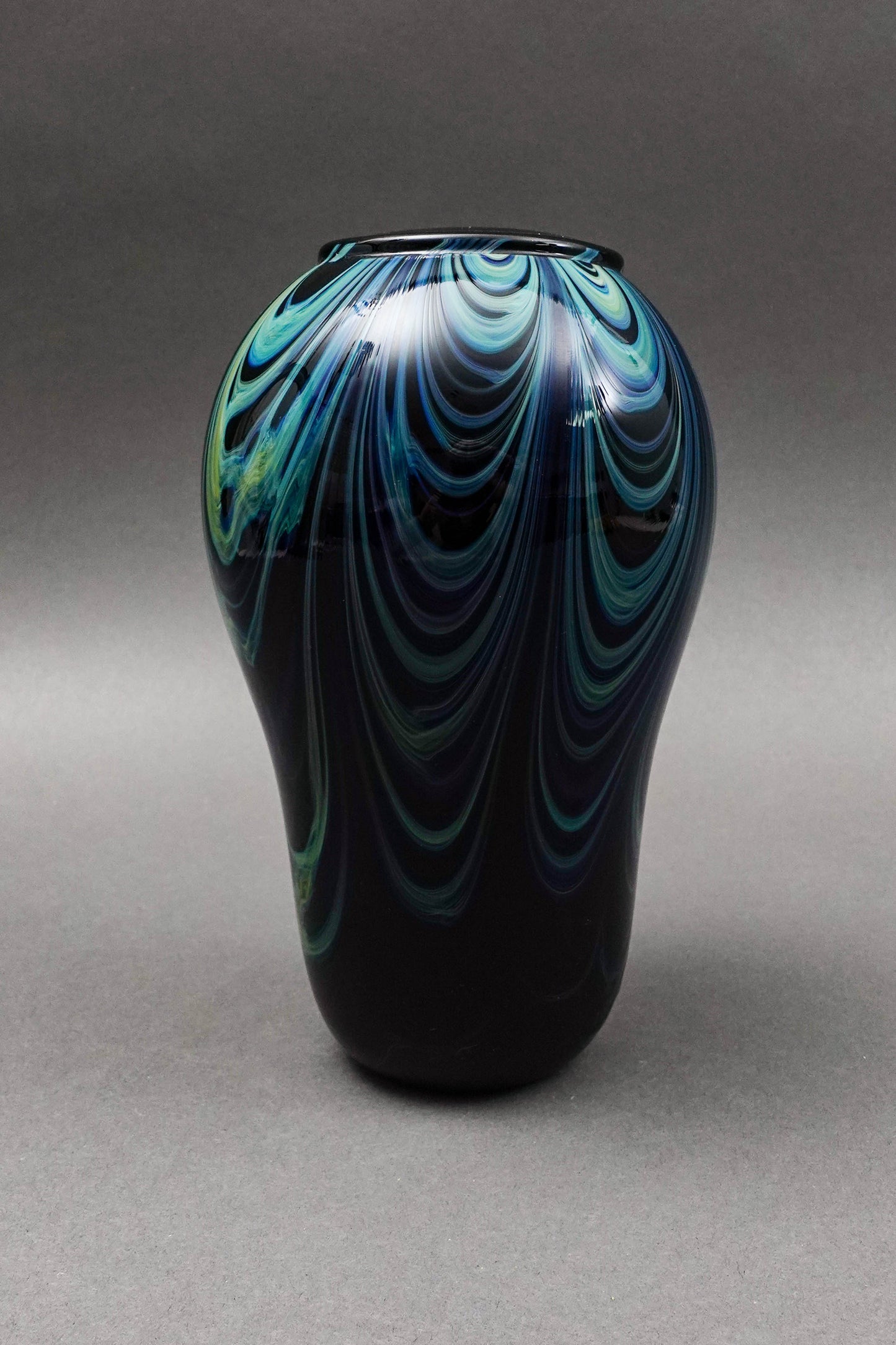 William Worcester Signed 1975 Hawaiian Maui Studio Art Glass Vase 7 5/8"