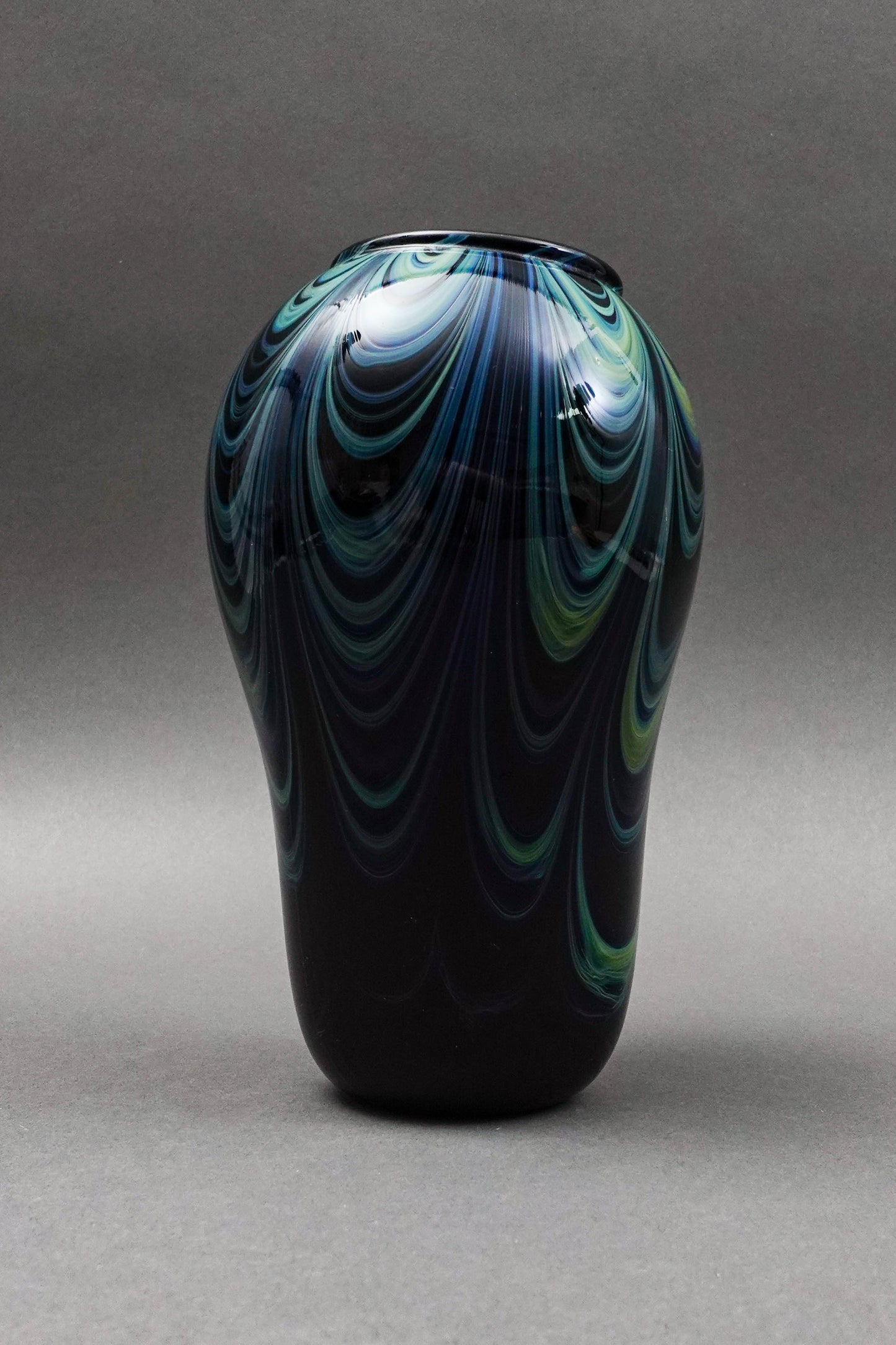 William Worcester Signed 1975 Hawaiian Maui Studio Art Glass Vase 7 5/8"