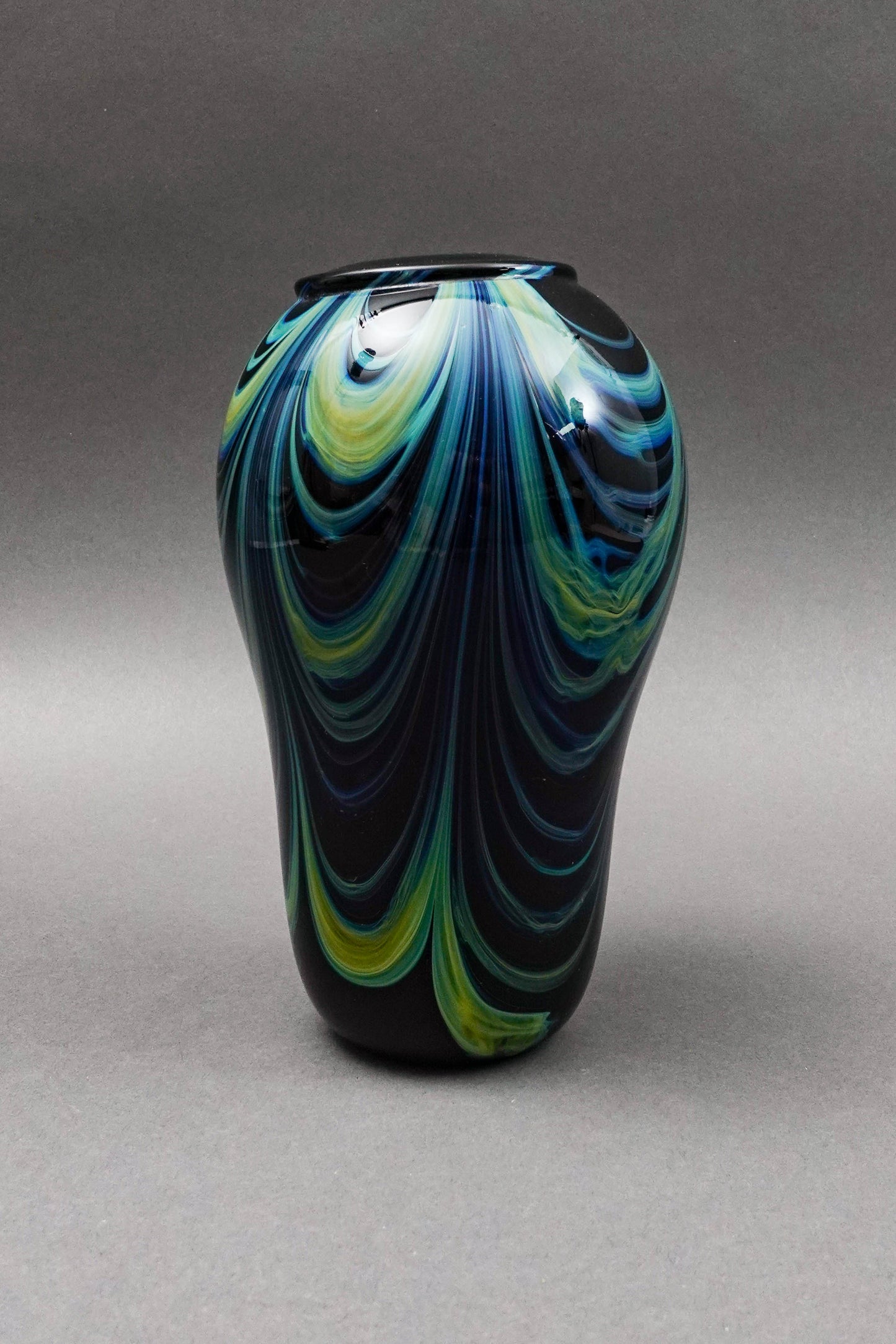 William Worcester Signed 1975 Hawaiian Maui Studio Art Glass Vase 7 5/8"