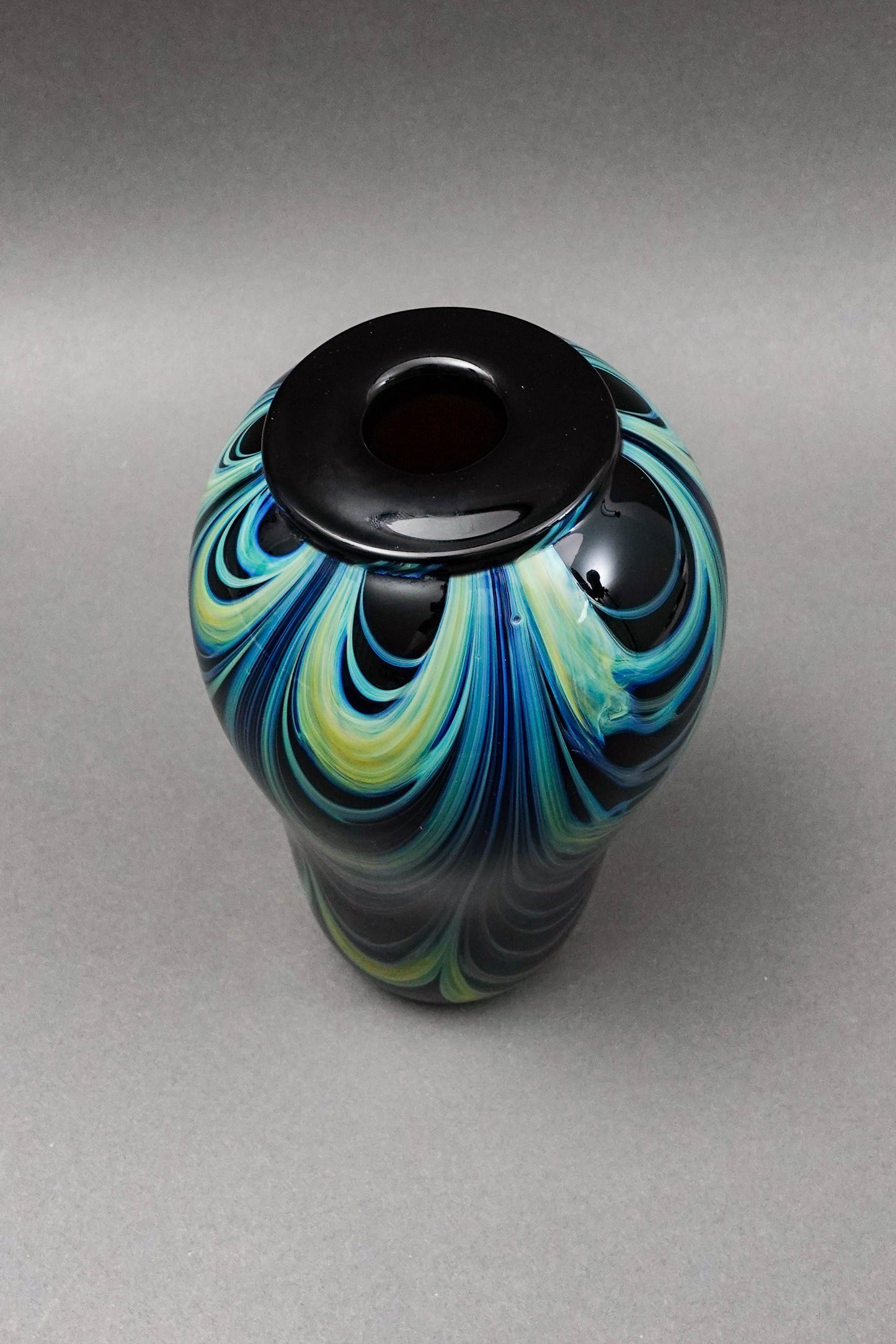 William Worcester Signed 1975 Hawaiian Maui Studio Art Glass Vase 7 5/8"