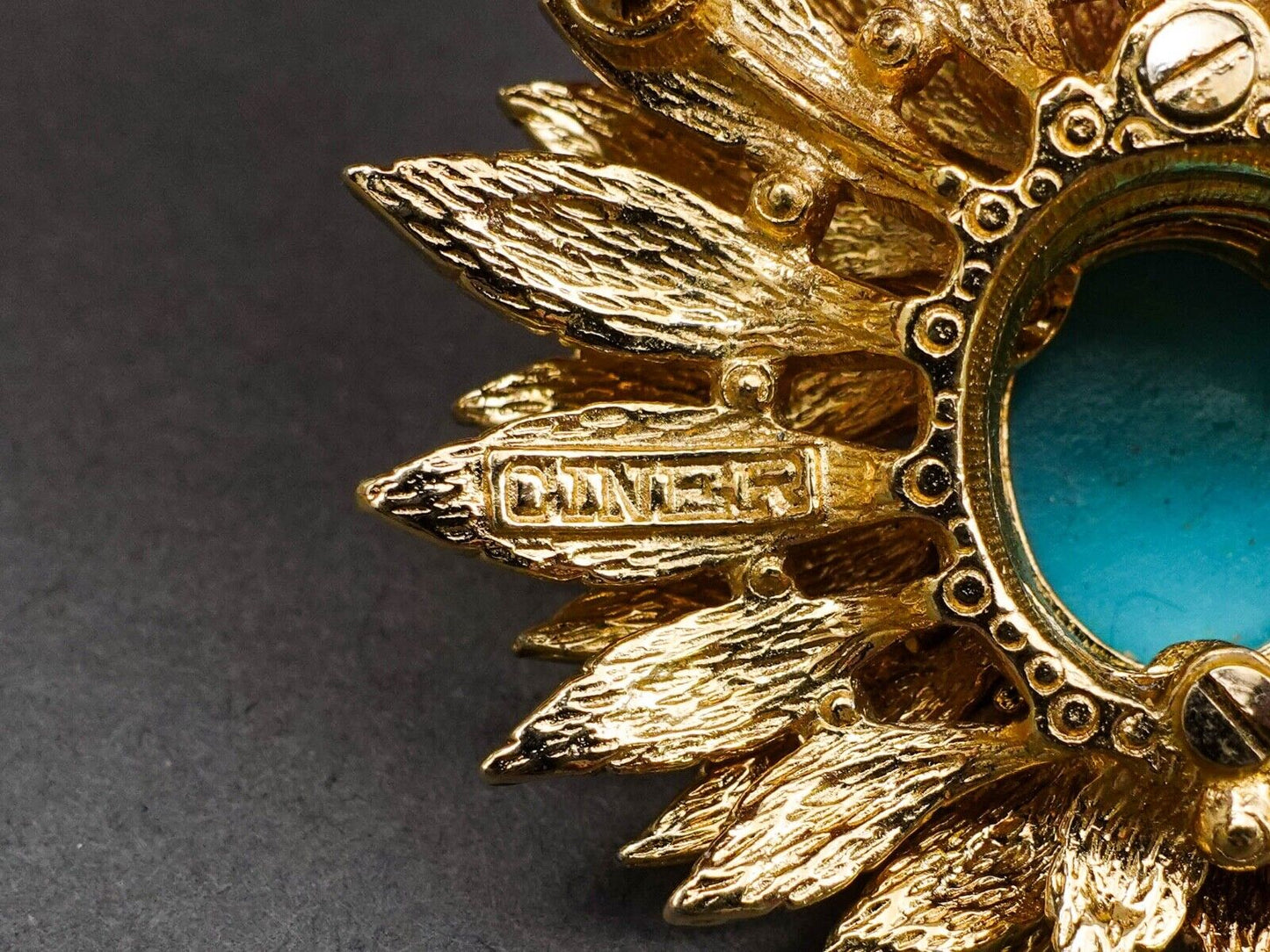 Ciner Signed Vintage Gold Tone Turquoise Cream Chrysanthemum Pendant Brooch Pin