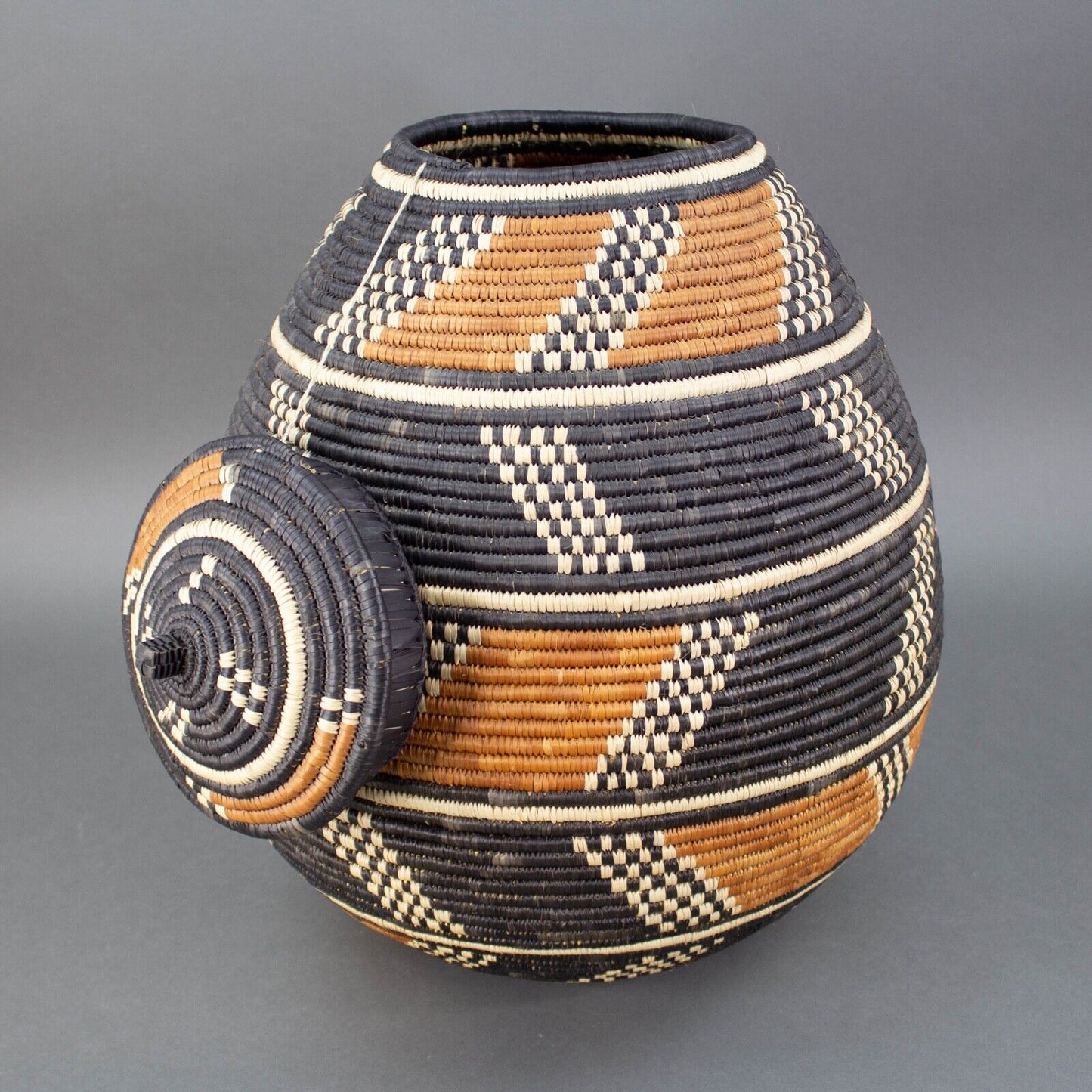 African Traditional Handwoven Zulu Large Basket 19" X 15"