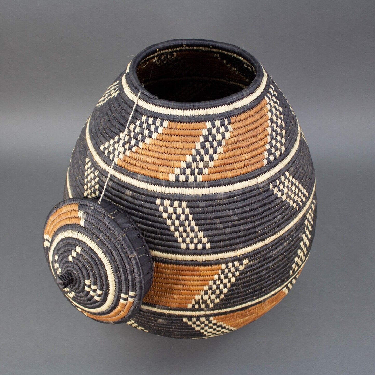 African Traditional Handwoven Zulu Large Basket 19" X 15"