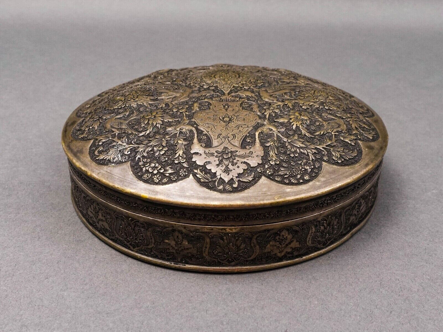 Antique Persian Islamic Middle East Silver Repousse Round Trinket Box 425 Grams