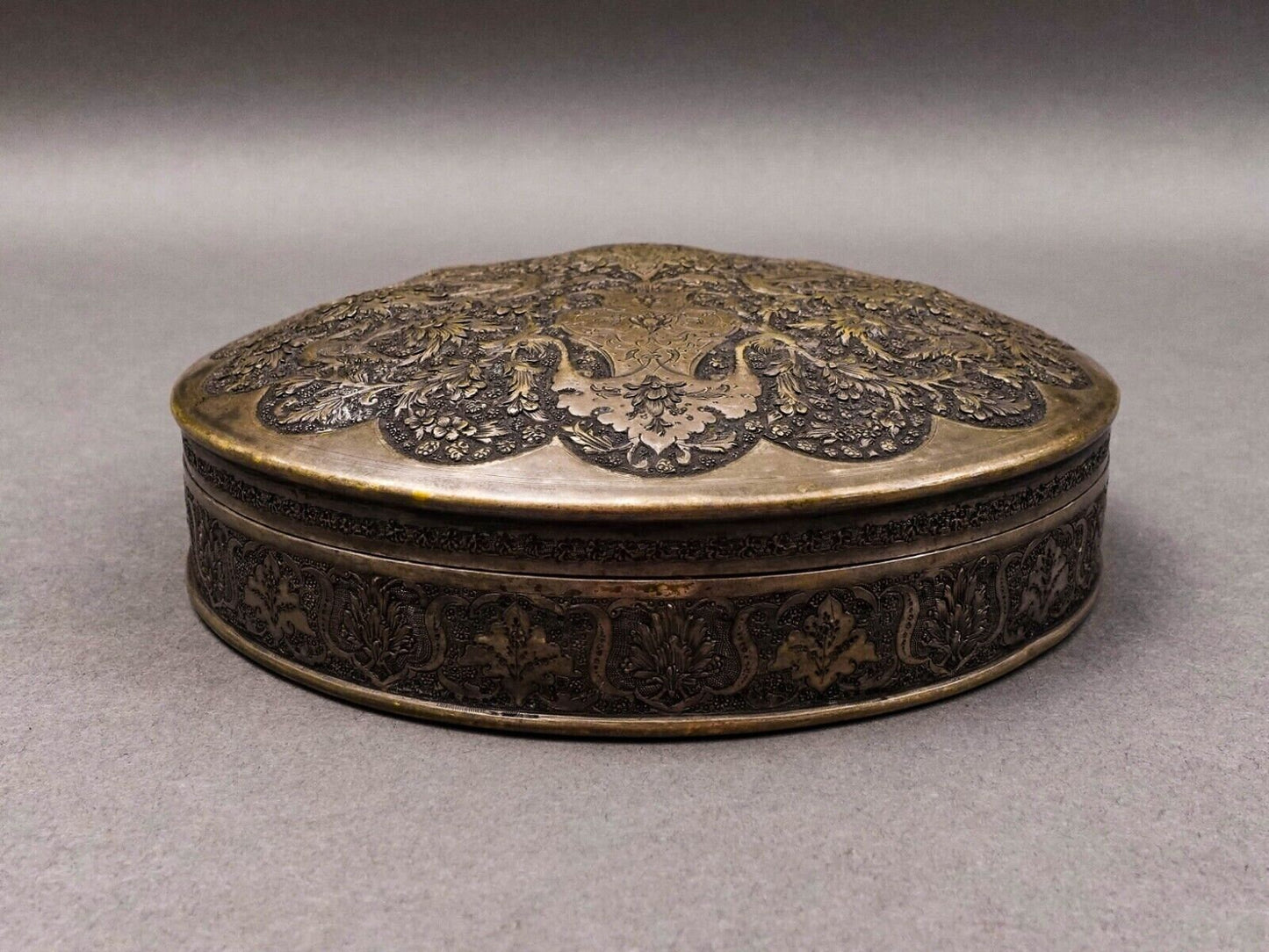 Antique Persian Islamic Middle East Silver Repousse Round Trinket Box 425 Grams