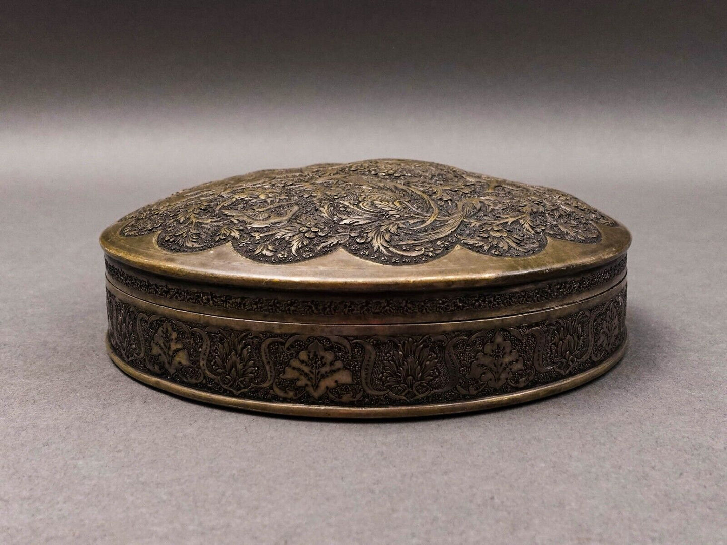 Antique Persian Islamic Middle East Silver Repousse Round Trinket Box 425 Grams